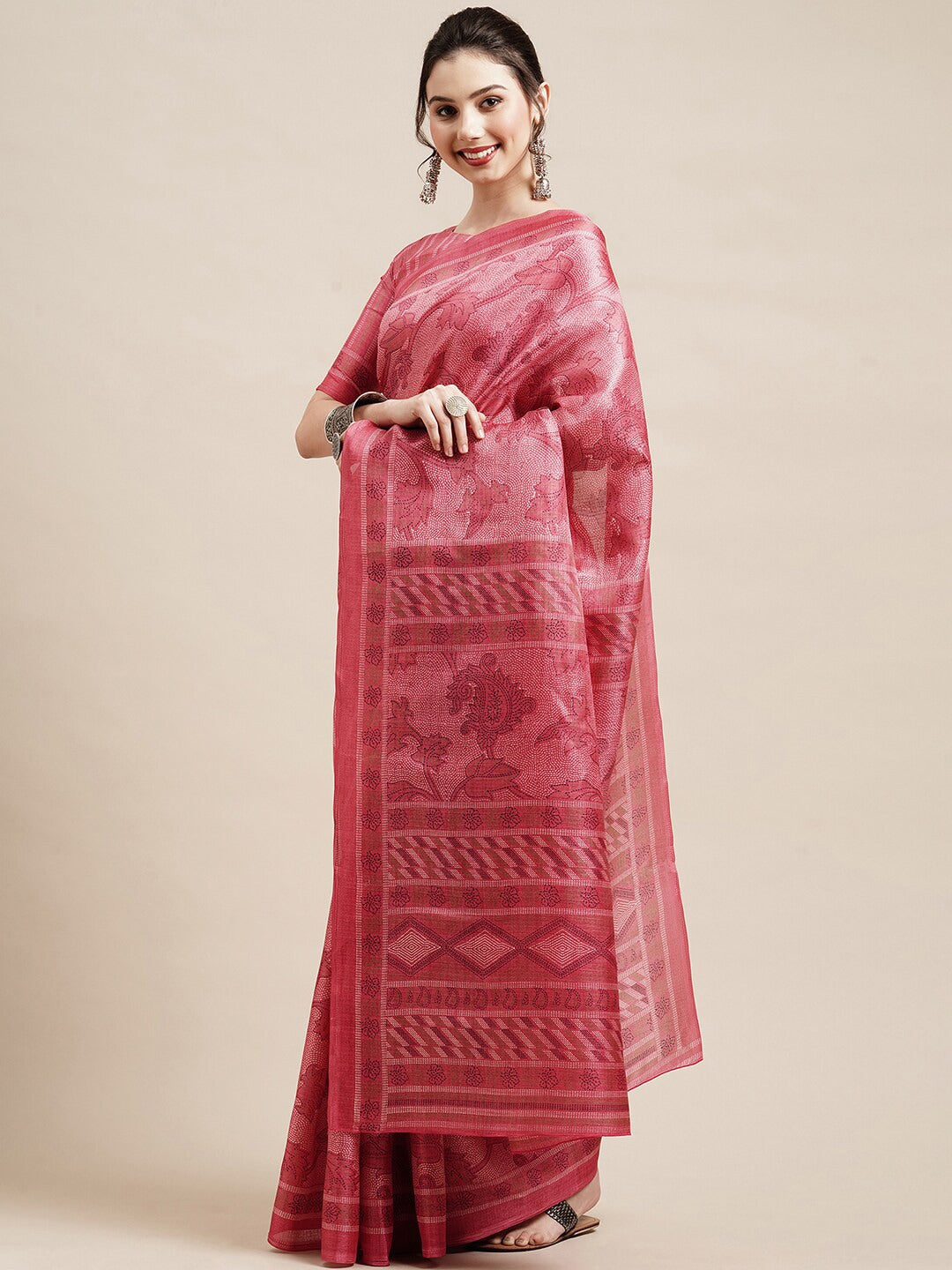 Saree Mall Peach-Coloured & White Floral Art Silk Sarees - Distacart
