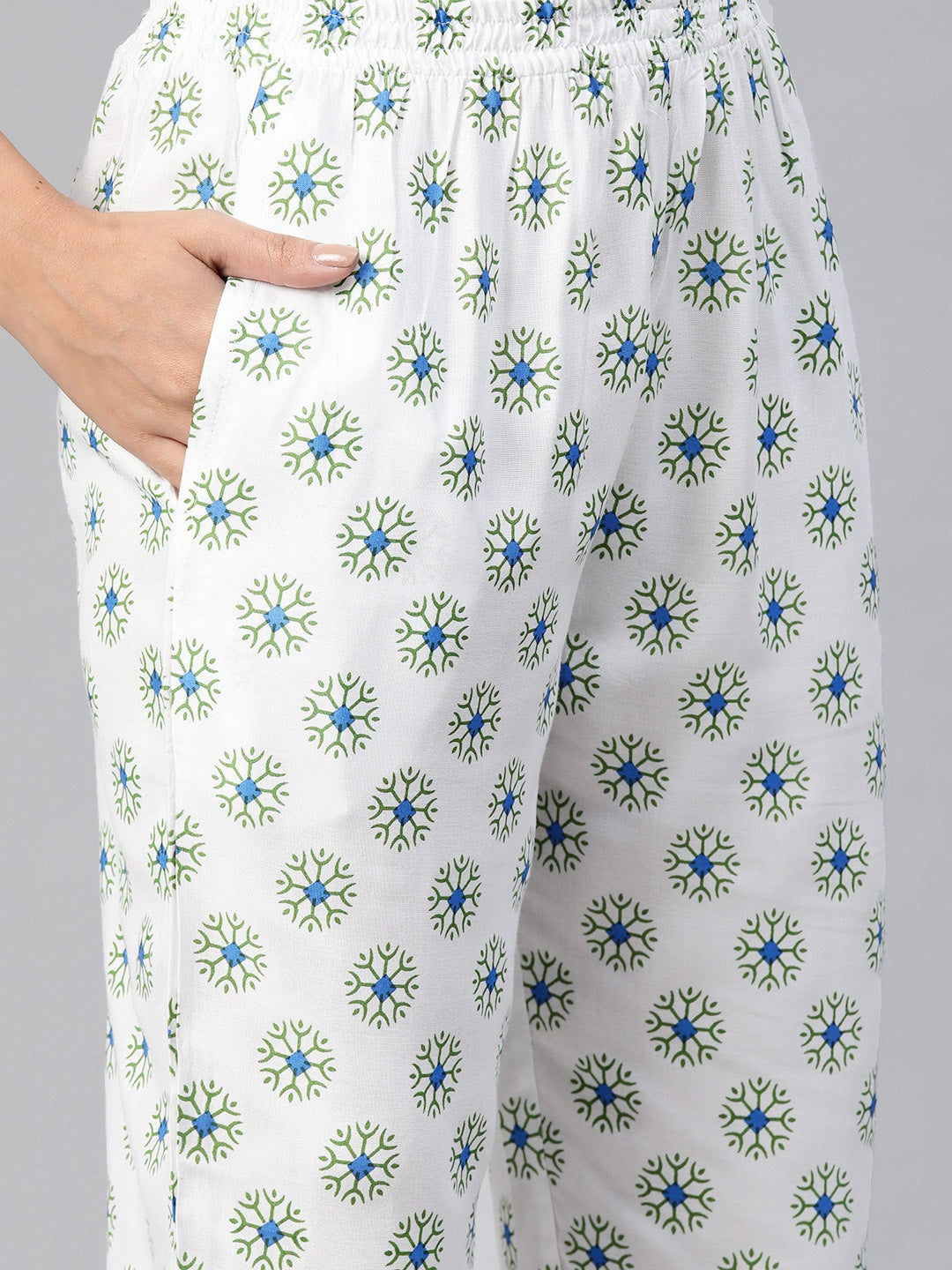 Kalini Women Floral Printed Regular Kurta with Trousers - Distacart