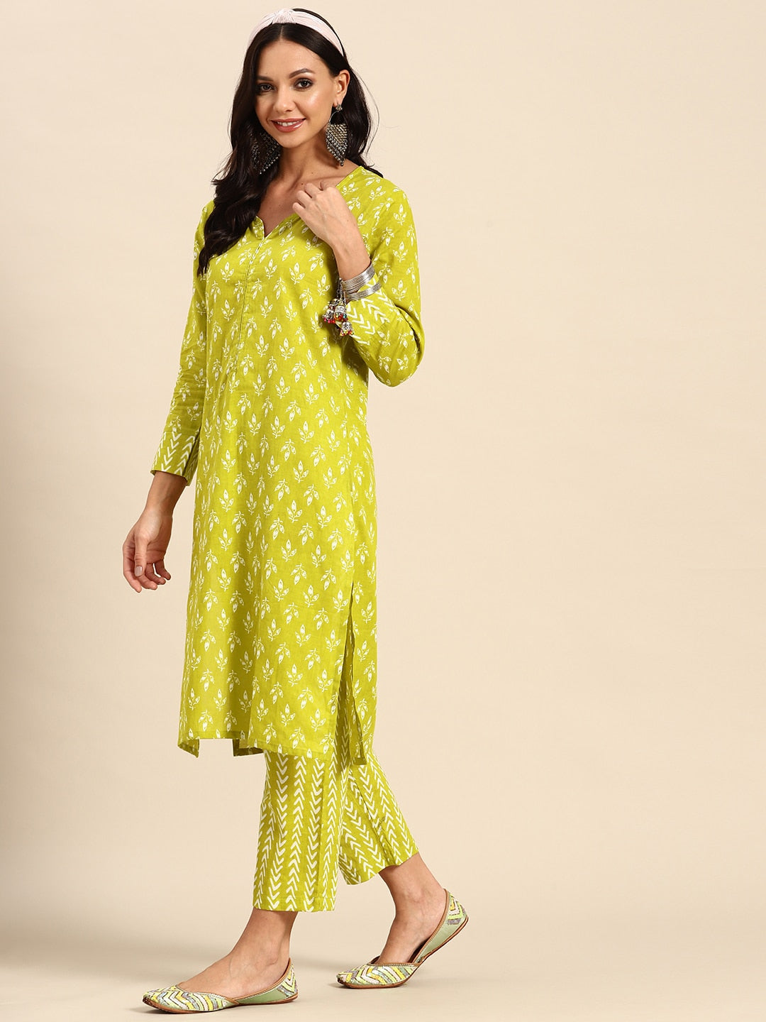 Sangria Women Floral Printed Regular Pure Cotton Kurta with Trousers - Distacart