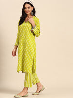 Thumbnail for Sangria Women Floral Printed Regular Pure Cotton Kurta with Trousers - Distacart