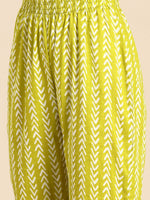 Thumbnail for Sangria Women Floral Printed Regular Pure Cotton Kurta with Trousers - Distacart