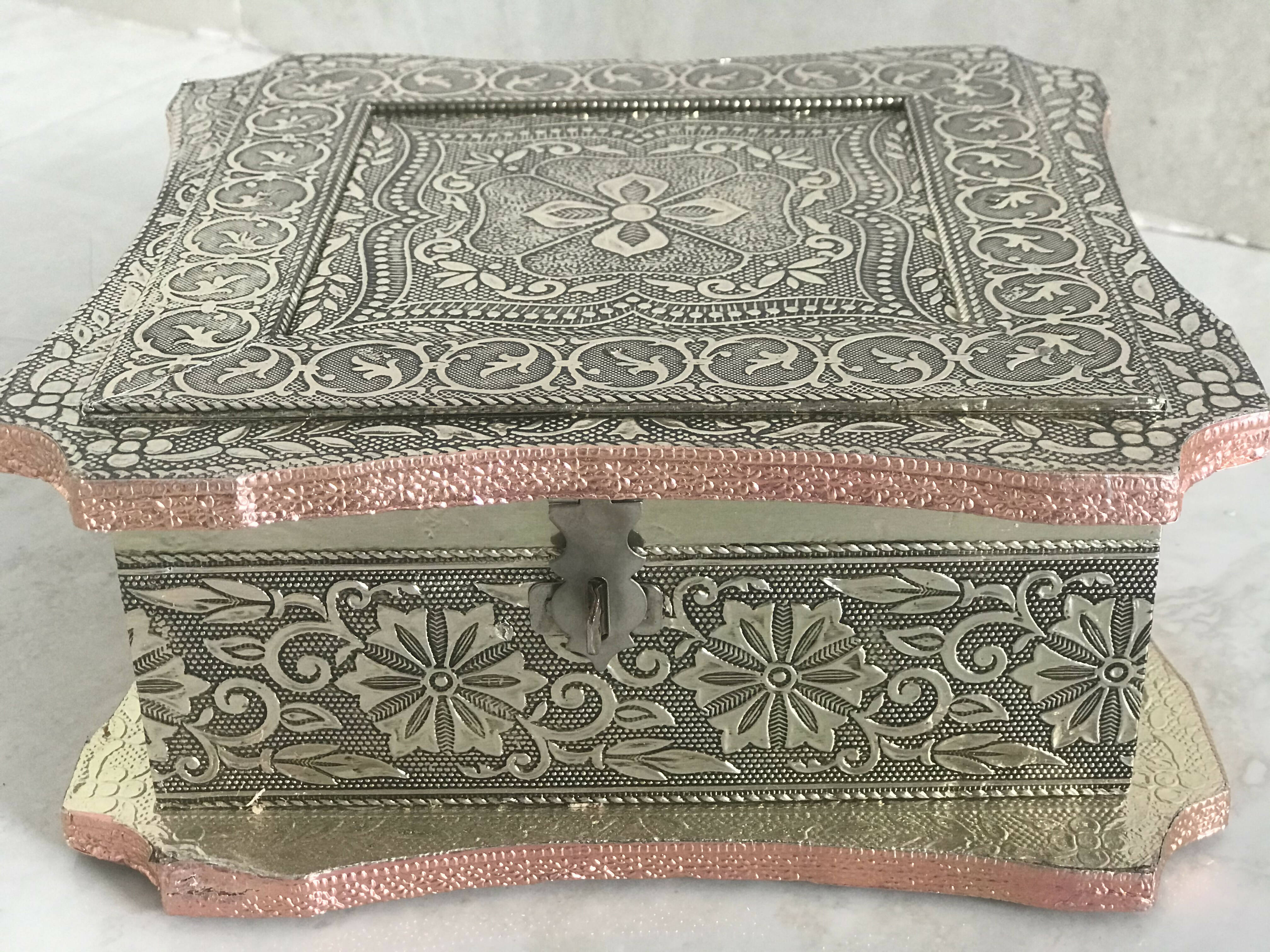 SK Mithaii | Assorted Meenakari Design Dry Fruit Box | Almonds | Apricots | Figs | Black Resins - Distacart