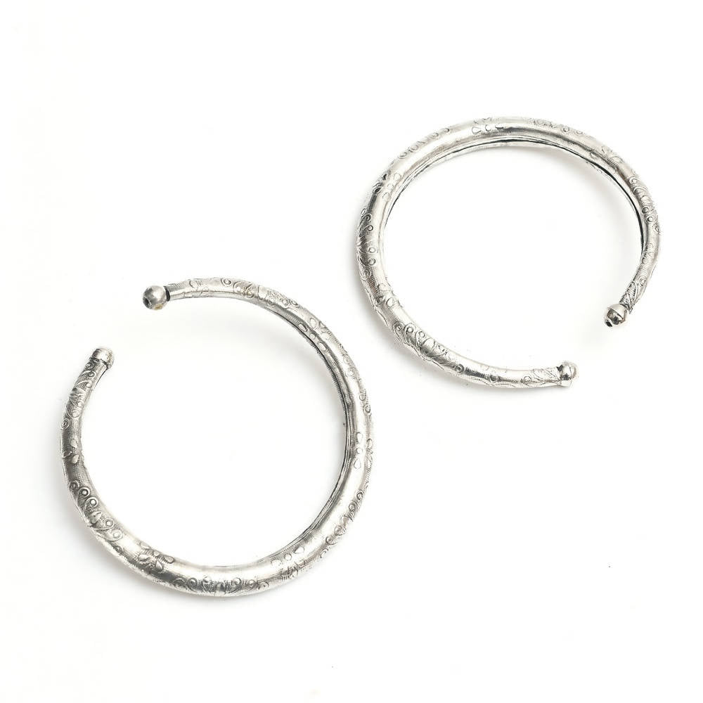 Mominos Fashion Kamal Johar Oxidised Silver Floral Pressing Style Anklets