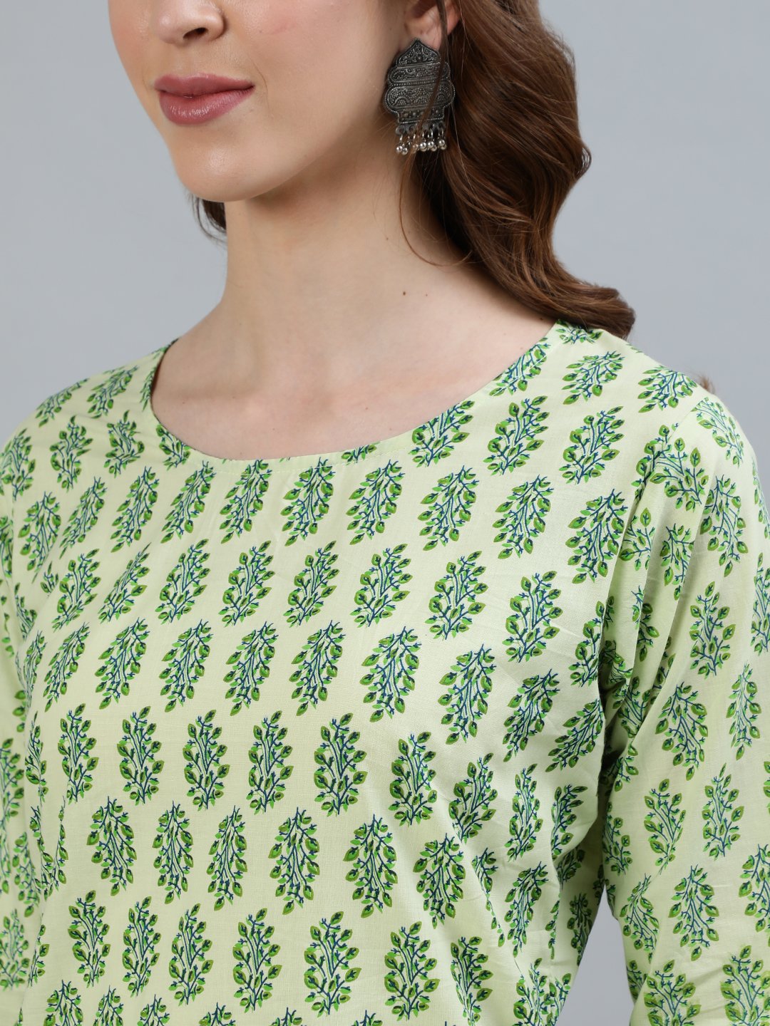 NOZ2TOZ Women Green Printed Straight Kurta With Three Quarter Sleeves - Distacart