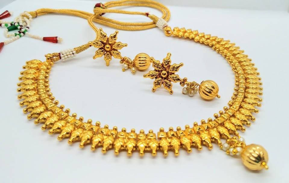 Cute Short Gold Necklace Set