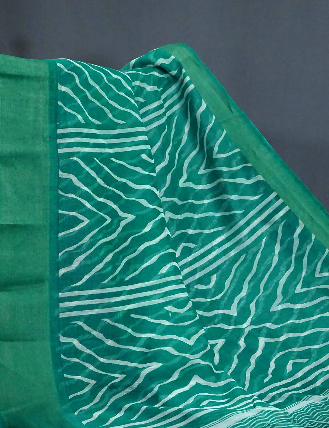 Shades Of Leaf Green With Lehariya Design Semi Chanderi Saree By Gayathri Reddy Designer Studio - Distacart