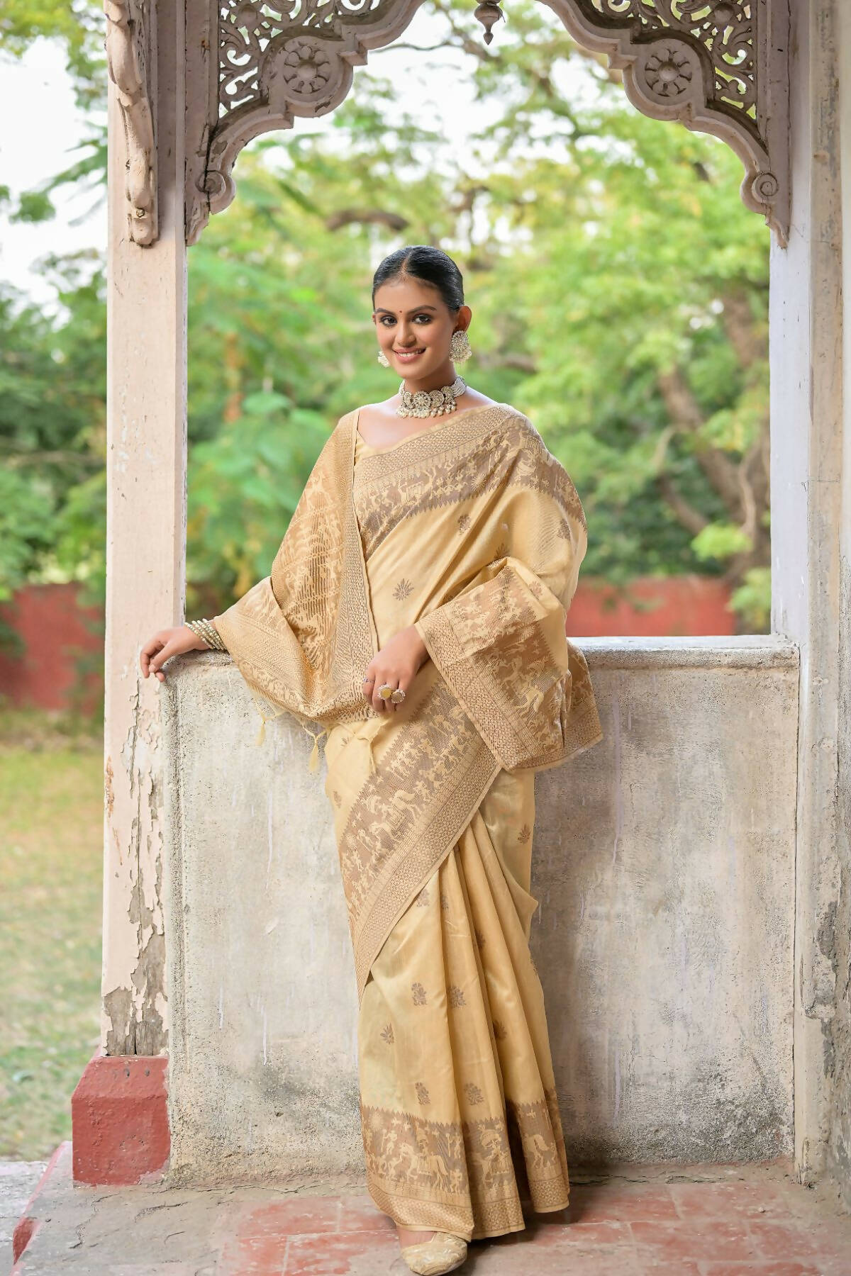 Vishnu Weaves Women's Cream Handloom Raw Silk Woven Border Saree with Blouse - Distacart