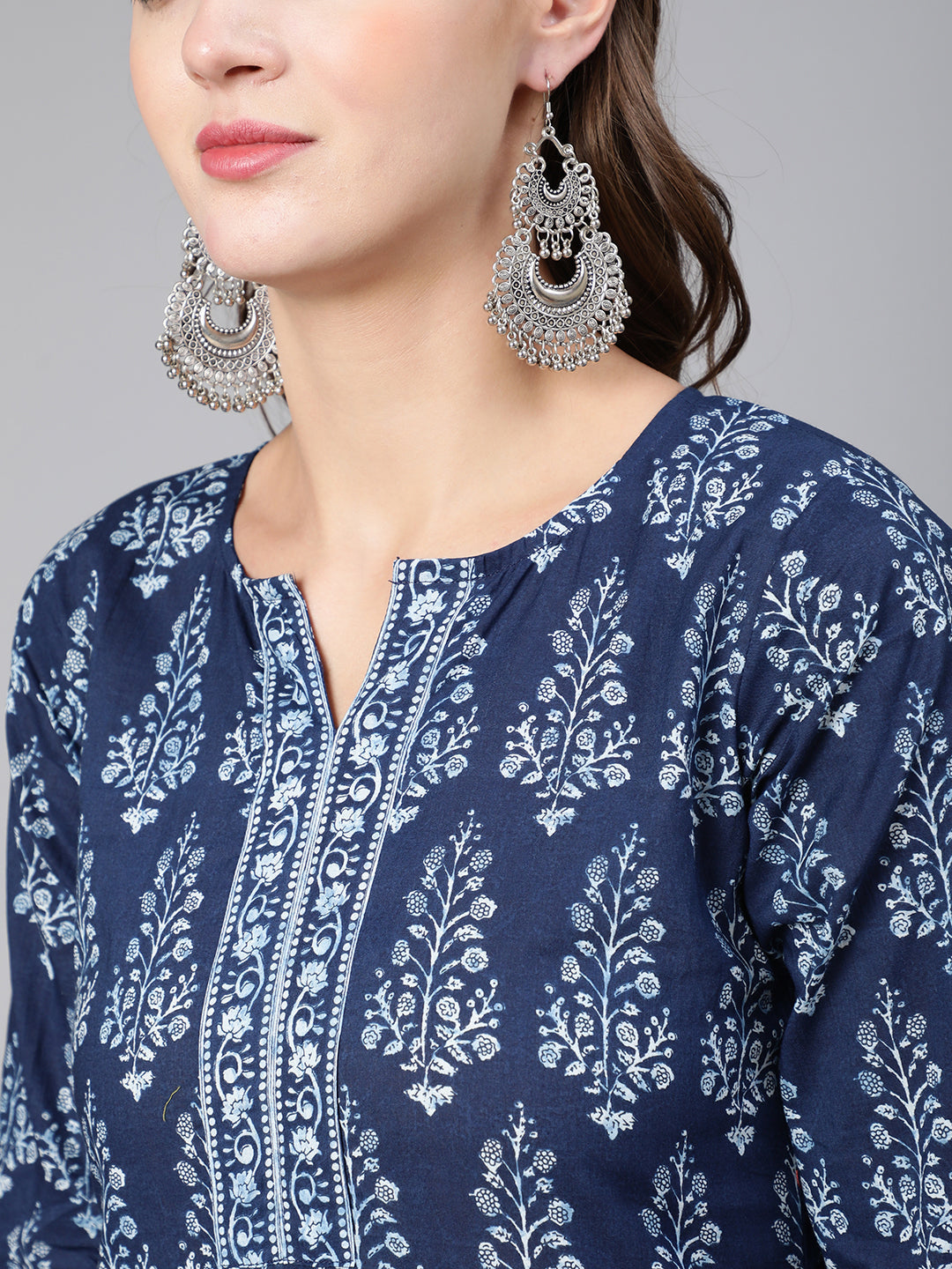 NOZ2TOZ Women Blue Ethnic Printed Straight Kurta With Three Quarter Sleeves - Distacart