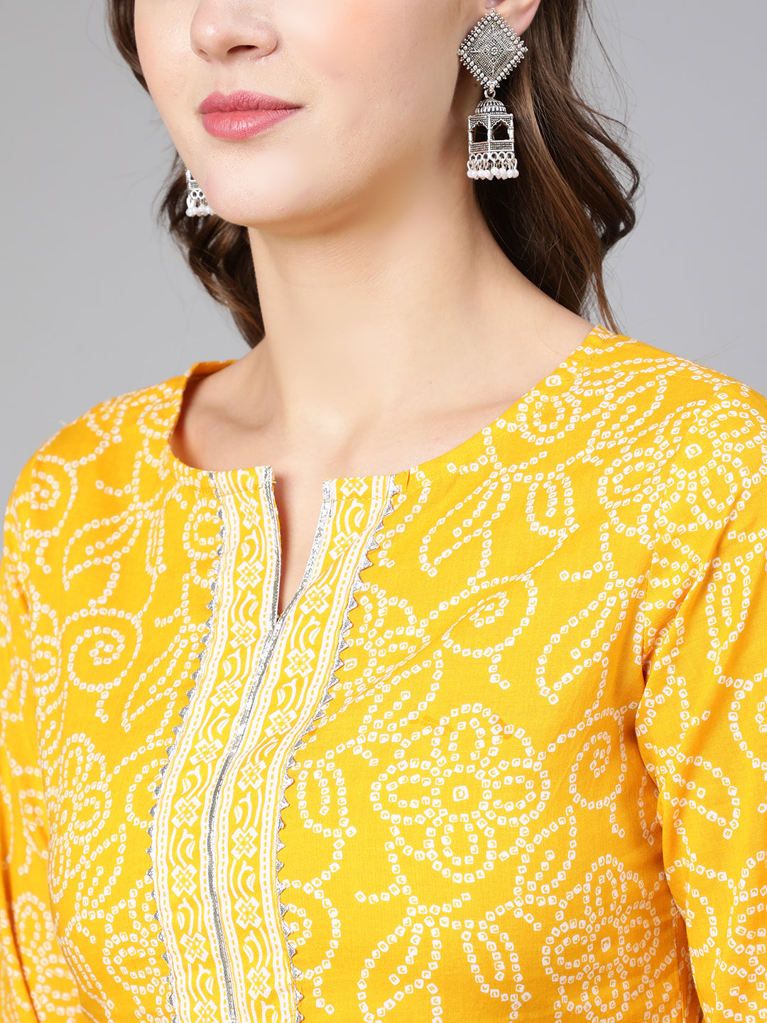 NOZ2TOZ Women Yellow Bandhani Printed Straight Kurta With Three Quarter Sleeves - Distacart
