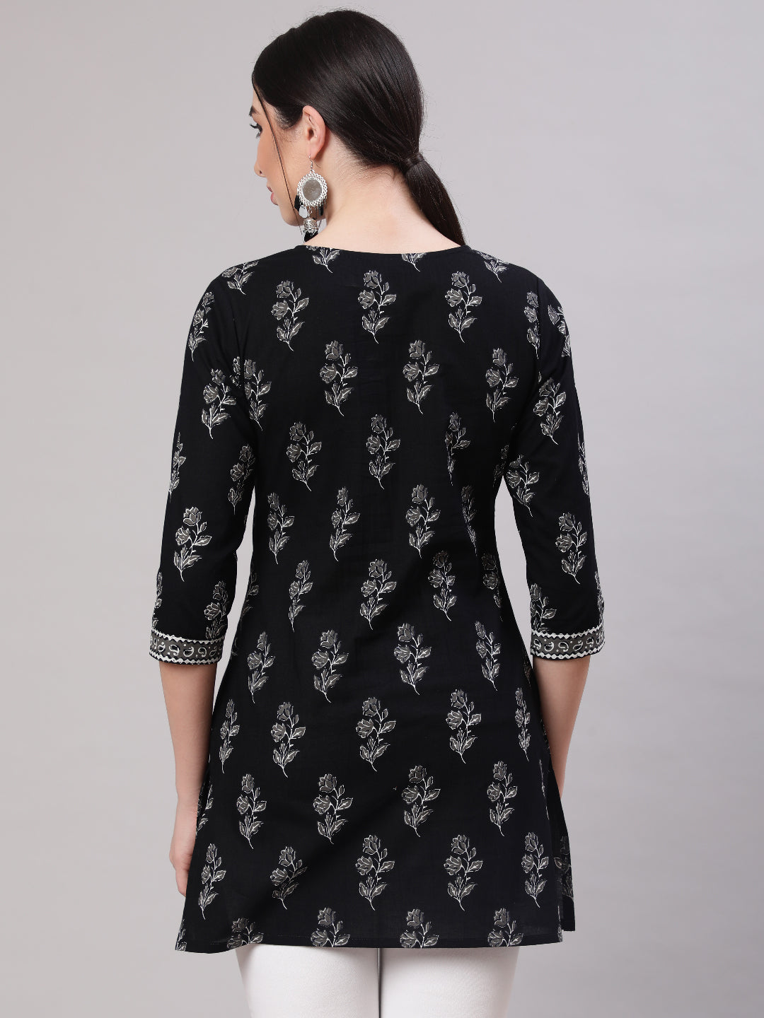 NOZ2TOZ Women Black Straight Tunic With Three Quaretr Sleeves - Distacart