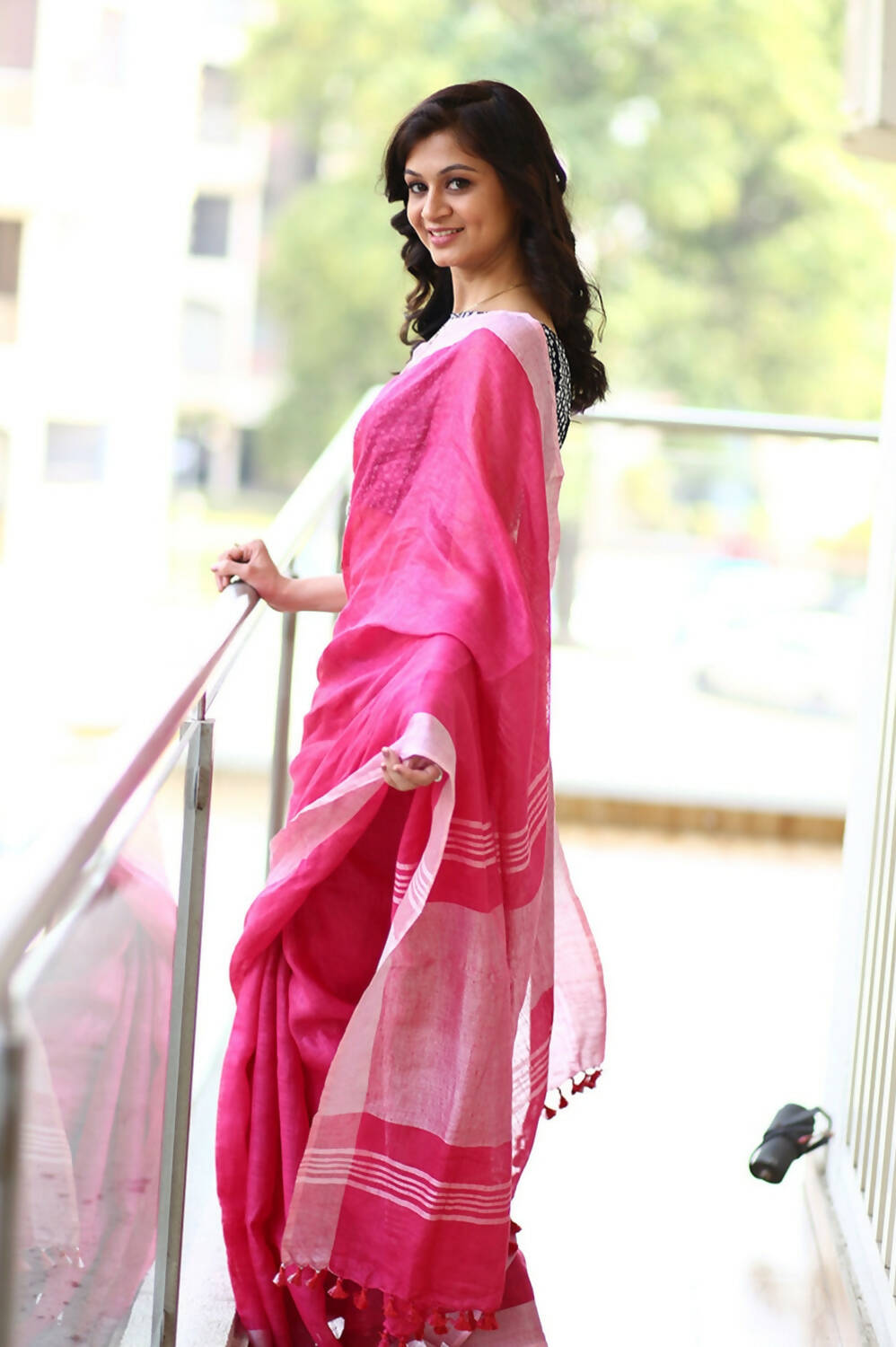 Very Much Indian Pure Linen Saree With Sleek Border And Exclusive Design - Pink - Distacart