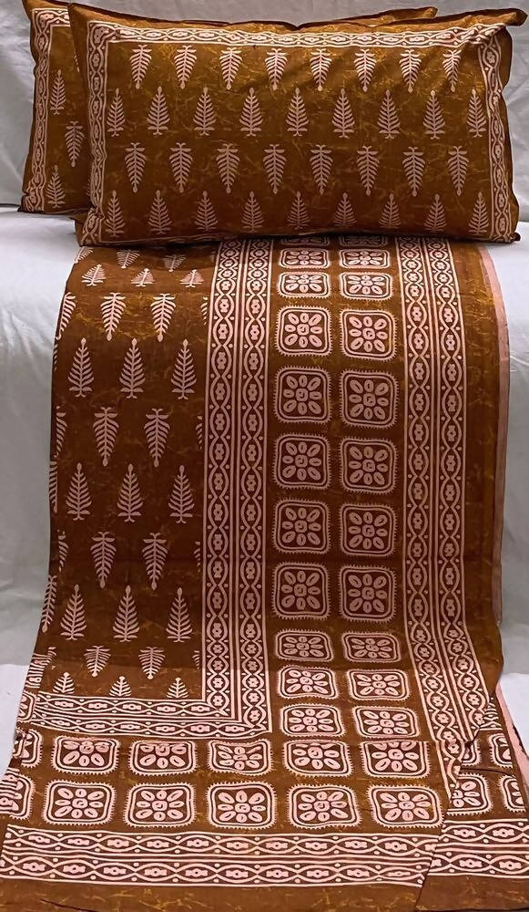 Clovers & Crafts Radiant Double Bedsheet With Two Pillow Covers - Brown