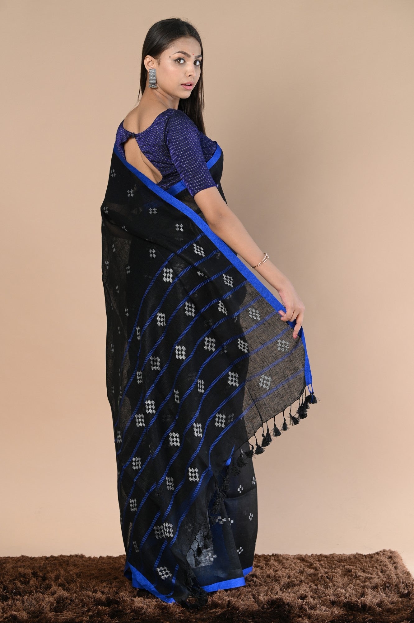 Very Much Indian Pure Linen Saree With Sleek Border and Exclusive Design - Distacart