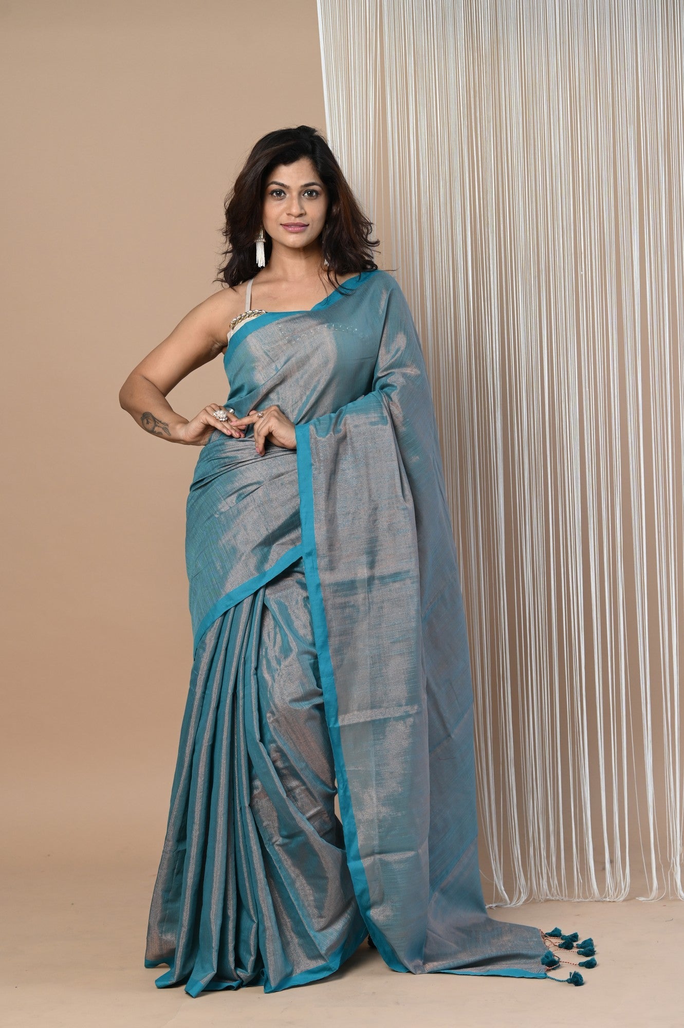 Very Much Indian VMI Exclusive! Handloom Woven Cotton Zari Saree with Beautiful Sleek Border - Distacart