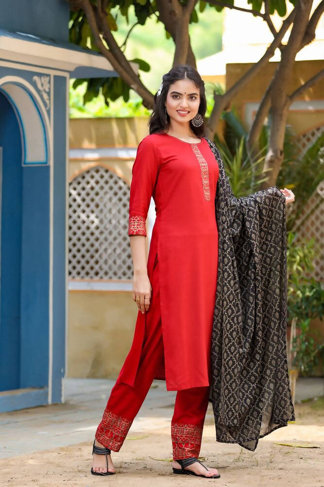 Yufta Women Maroon & Black Thread Work Pure Cotton Kurta with Trousers & With Dupatta
