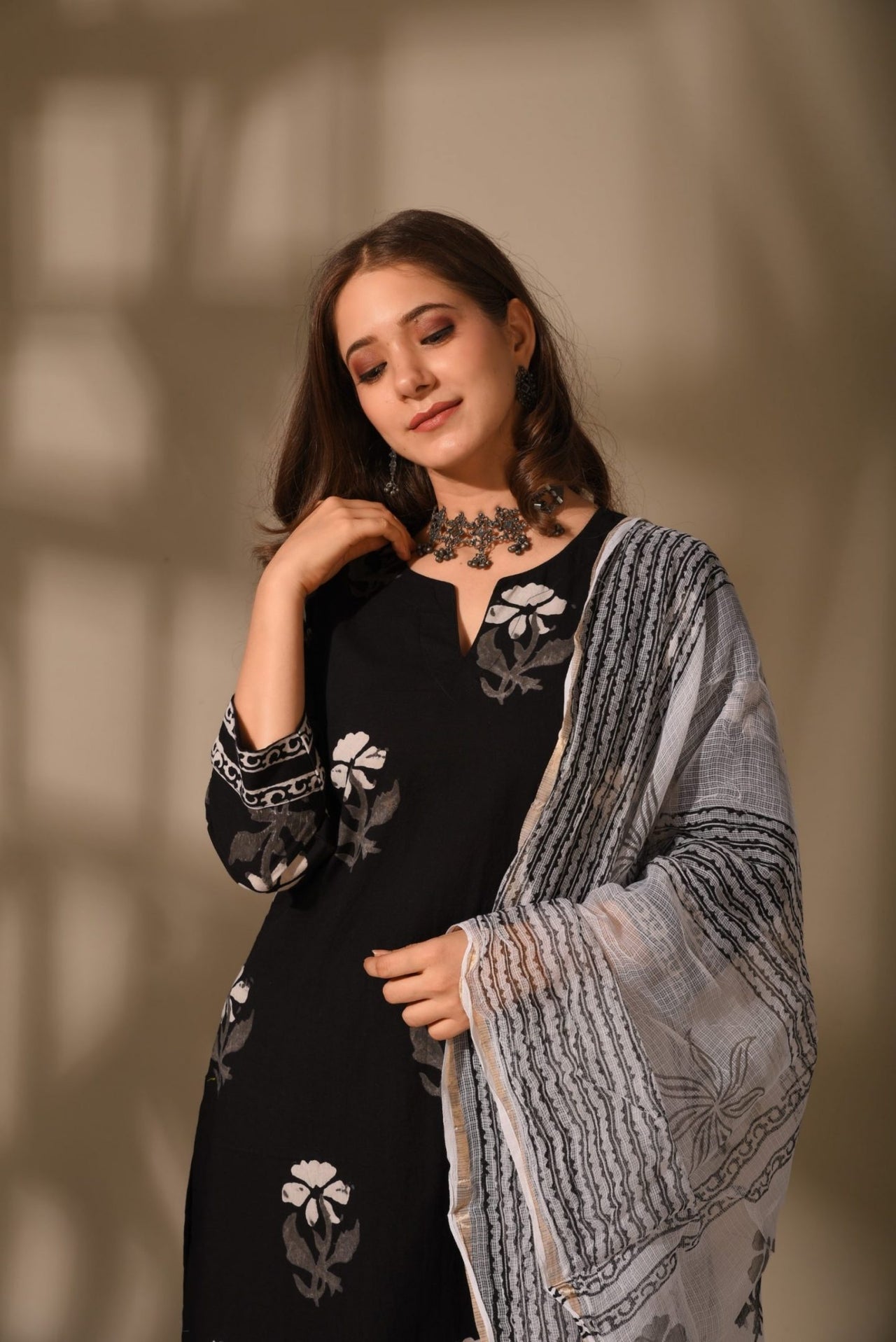Malishka Women's Cotton Floral Printed Black Kurta Pant Set With Dupatta - Black - Distacart