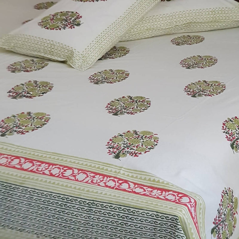 The Decor Nook Green Floral Pattern Bed Sheet With Two Pillow Covers