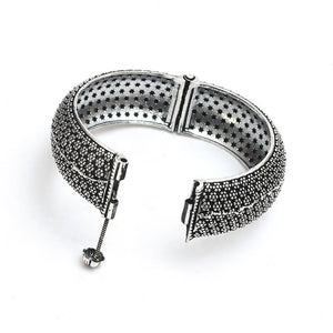 Mominos Fashion Kamal Johar Silver-Plated Screw Type Handcraft Bracelet