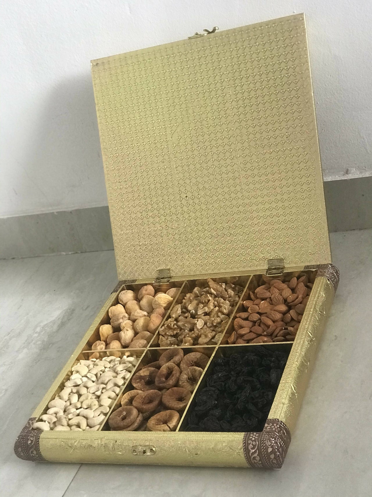 SK Mithaii | Assorted Hibiscus Flower Design Dry Fruit Gift Box |Almonds |Apricots |Walnuts | Cashews |Figs | Black Resins - Distacart