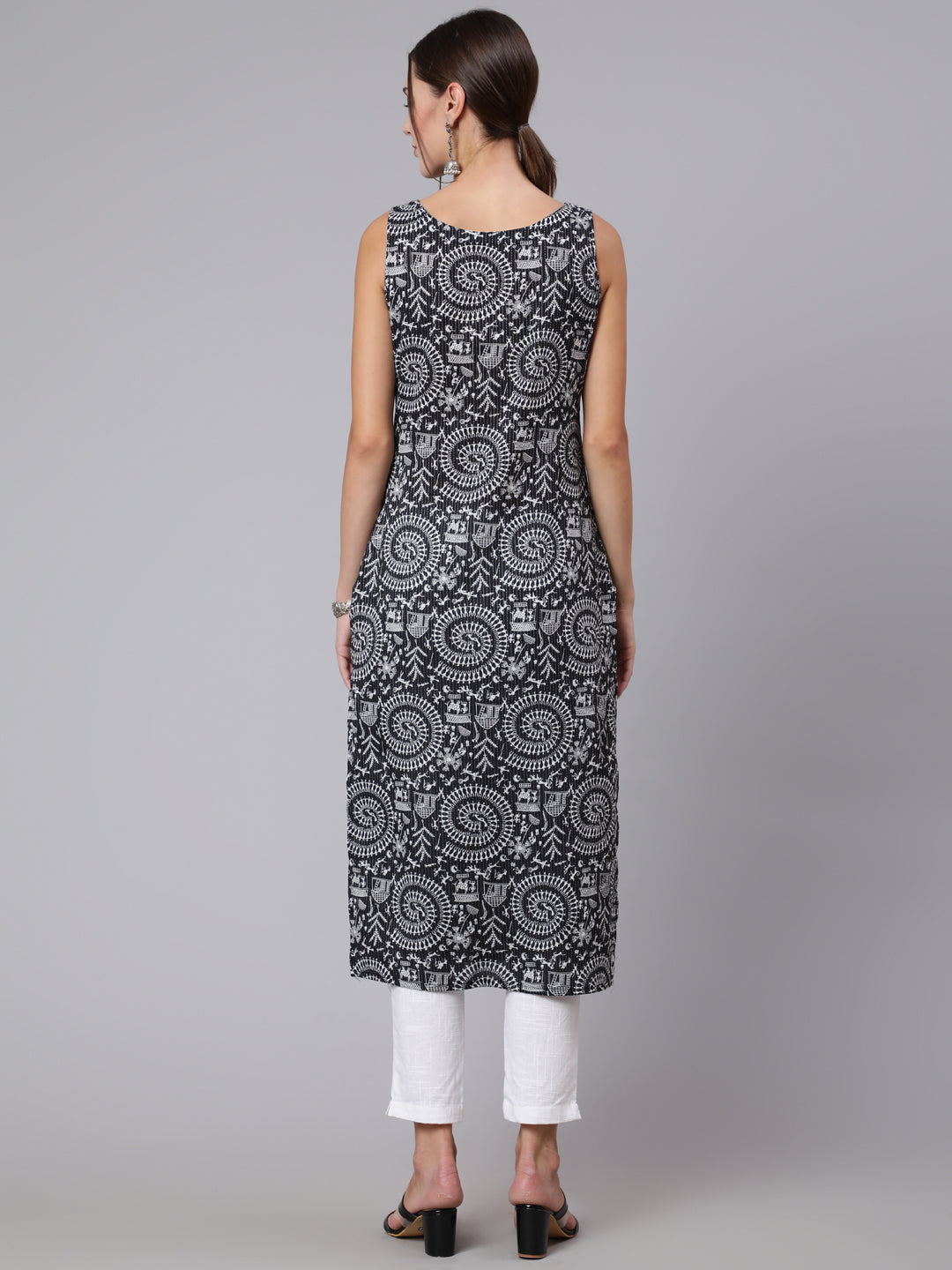 Buy online Black Floral Print Sleeveless Straight Kurta from Kurta Kurtis  for Women by Vesicle for ₹349 at 65% off | 2024 Limeroad.com