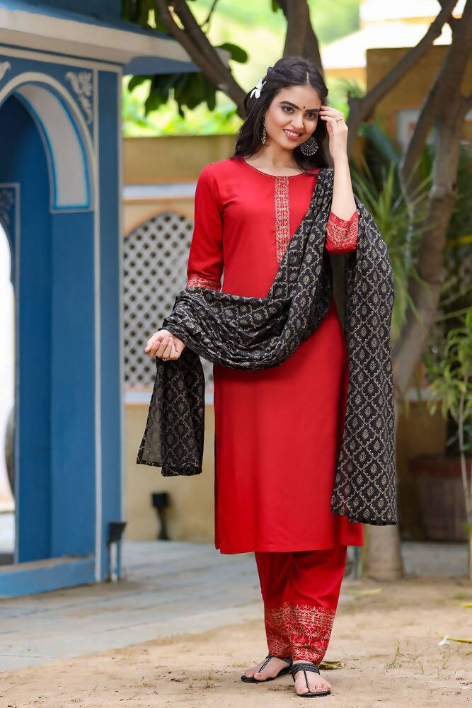 Yufta Women Maroon & Black Thread Work Pure Cotton Kurta with Trousers & With Dupatta