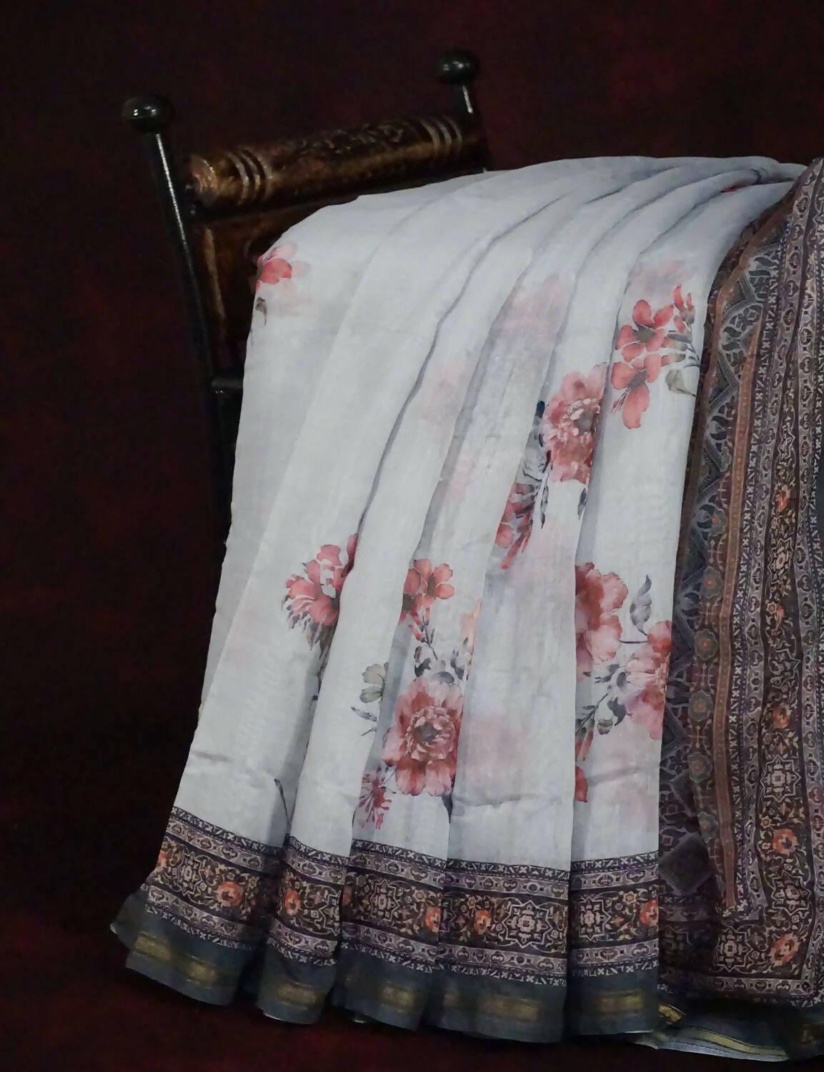 Off White Colour Printed Semi Chanderi Design Saree By Gayathri Reddy Designer Studio - Distacart
