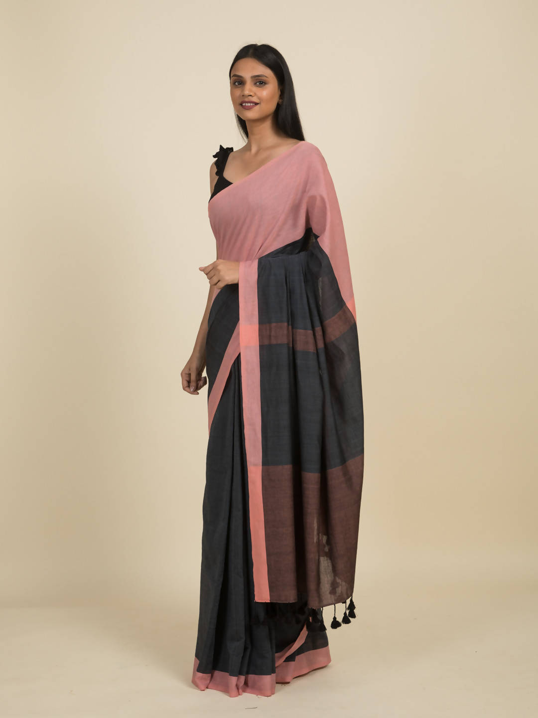 Suta Grey Peach-Coloured Pure Cotton Saree - Distacart