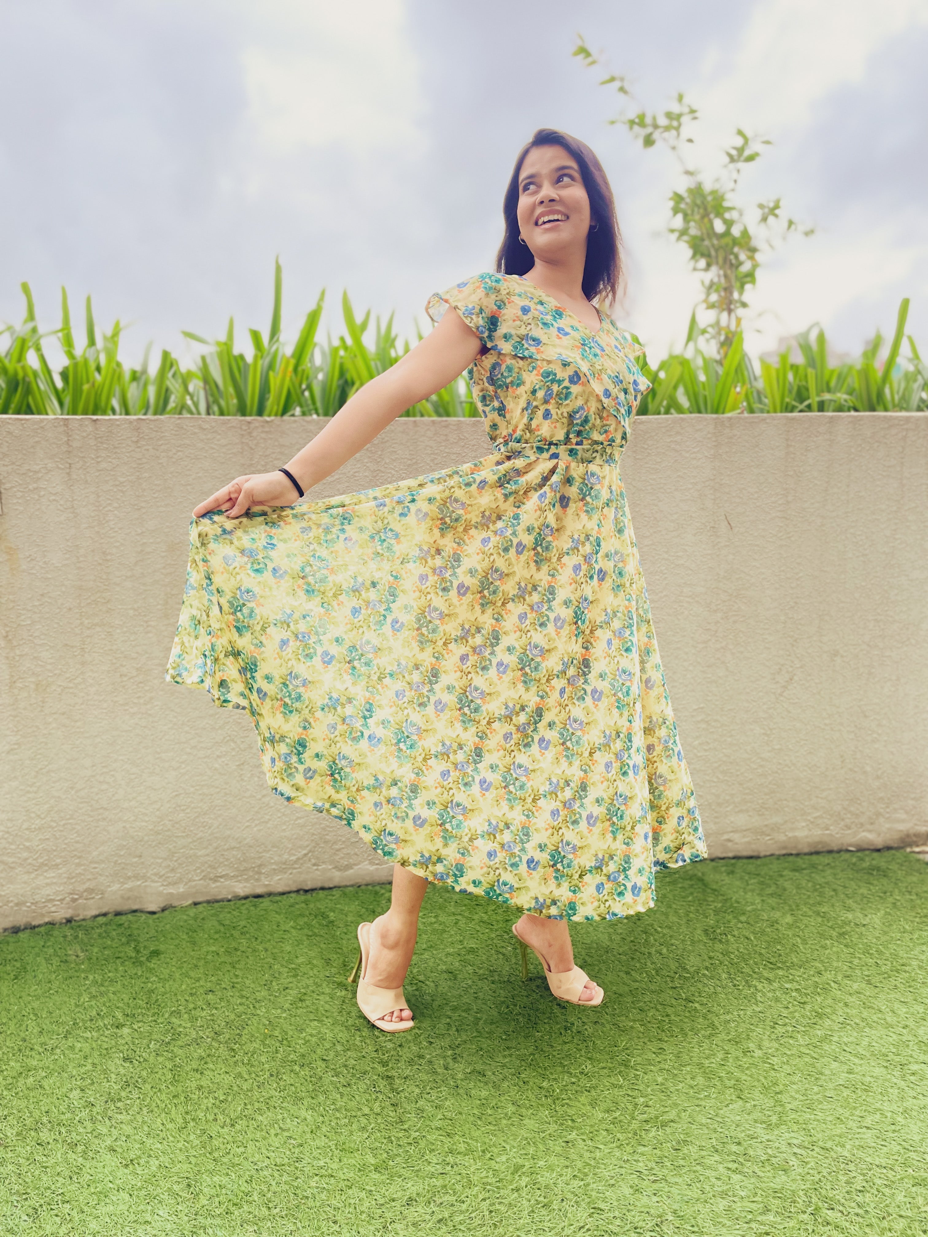 Jompers Women Beige, Blue & Green Floral Printed Georgette Kurta - Distacart