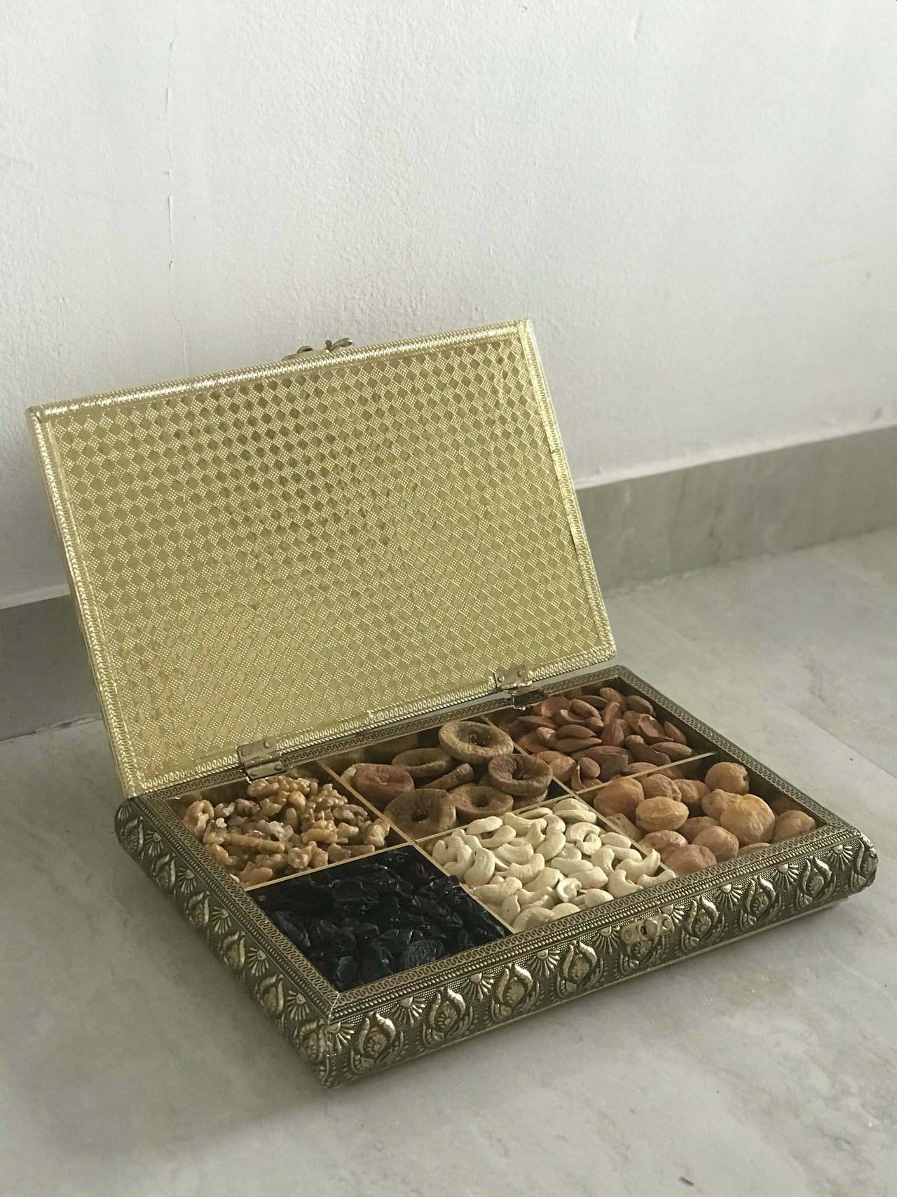 SK Mithaii | Assorted Authentic Indian Doli Design Dry Fruit Box | Almonds | Cashews |Walnuts |Apricots | 6 Partition - Distacart