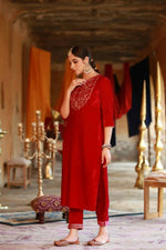 Thumbnail for Juniper Women Fuchsia Velvet Embroidered Straight Kurta Sets - Distacart