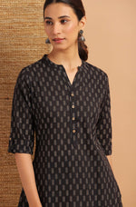 Thumbnail for Janasya Women's Black Cotton Slub Geometric Print Straight Tunic - Distacart