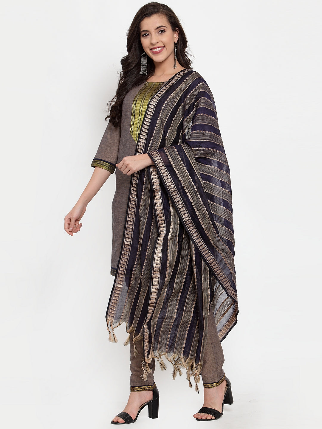 Jompers Women Grey Solid Kurta with Trousers & Dupatta - Distacart