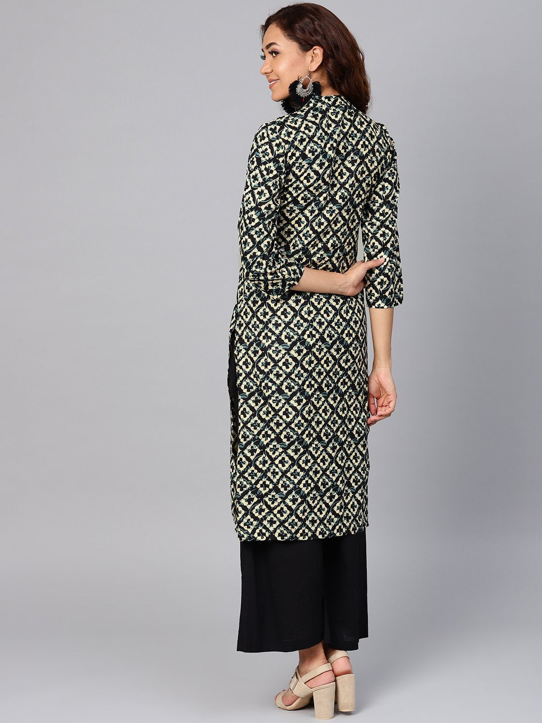 Jompers Women Cream-Coloured & Black Printed Straight Kurta - Distacart