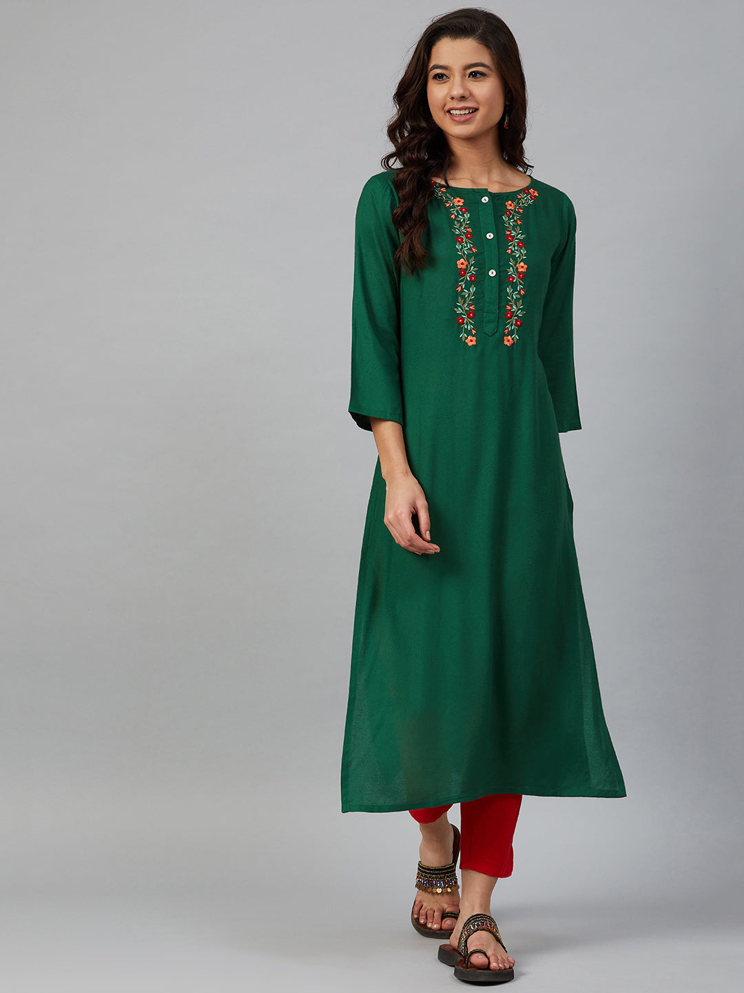 Jompers Women Green & Peach-Coloured Yoke Embroidered Straight Kurta - Distacart