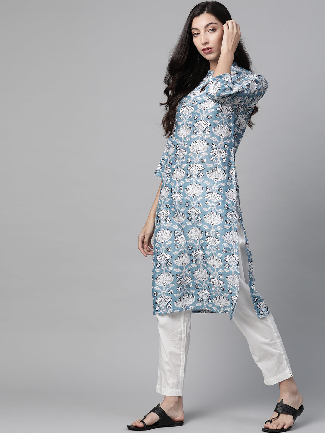 Jompers Women Blue & White Floral Printed Keyhole Neck Floral Kurta - Distacart