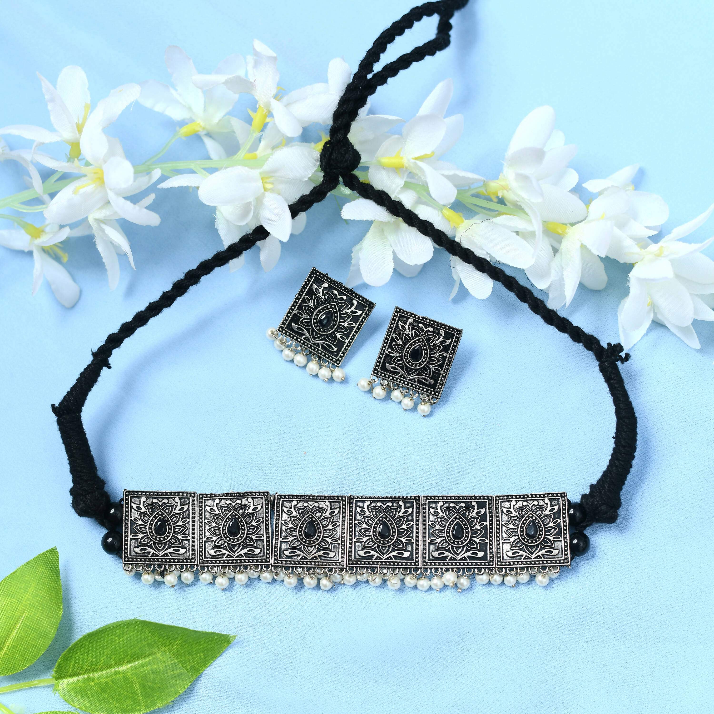 Mominos Fashion Johar Kamal Statement Silver-Plated Brass Finish Kundan/Pearls Choker For Women (Black) - Distacart