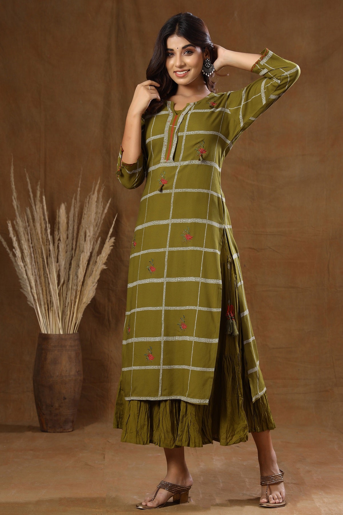 Kaajh Women's Green Embroidery Inner kurta - Distacart