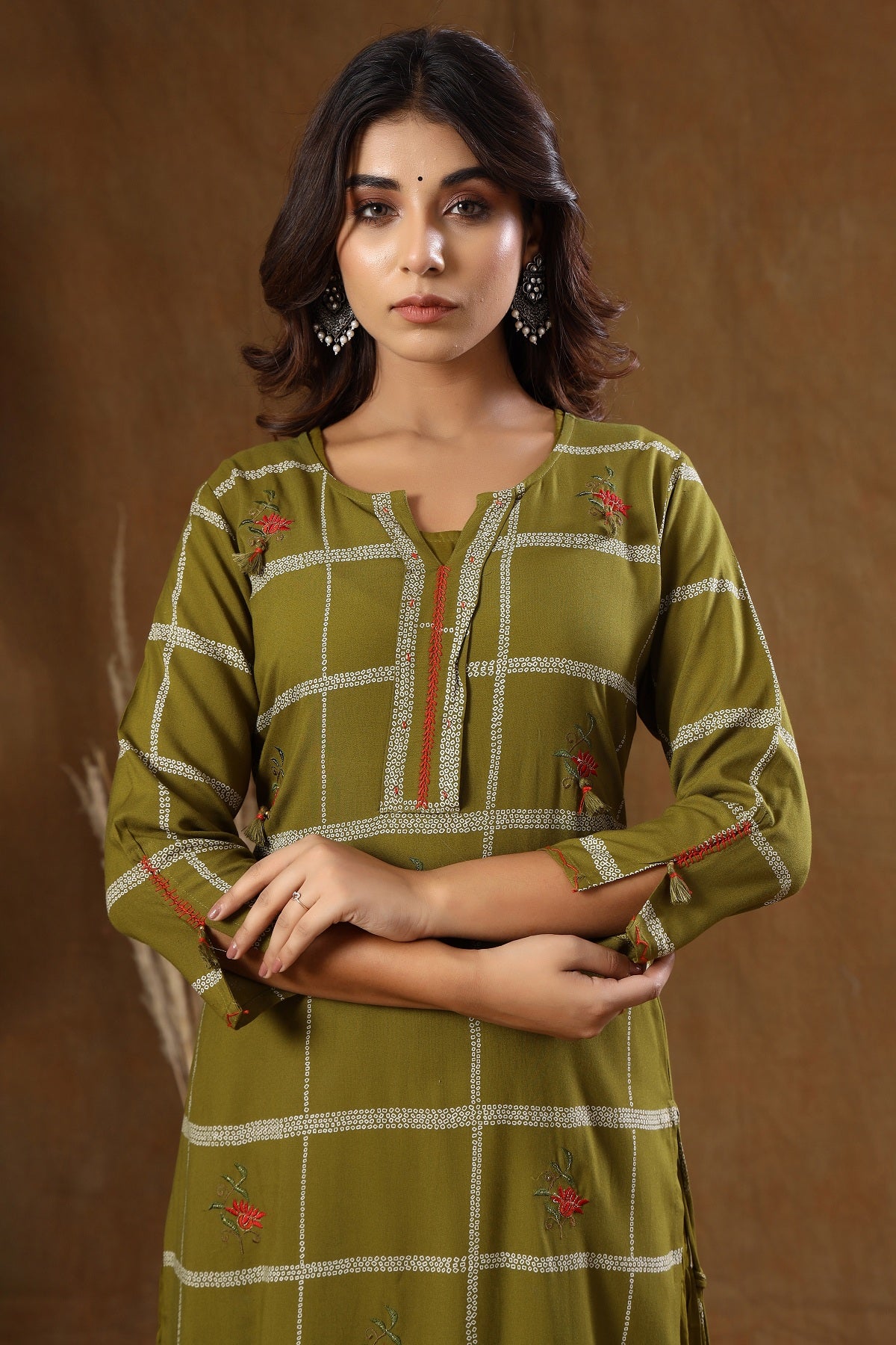 Kaajh Women's Green Embroidery Inner kurta - Distacart