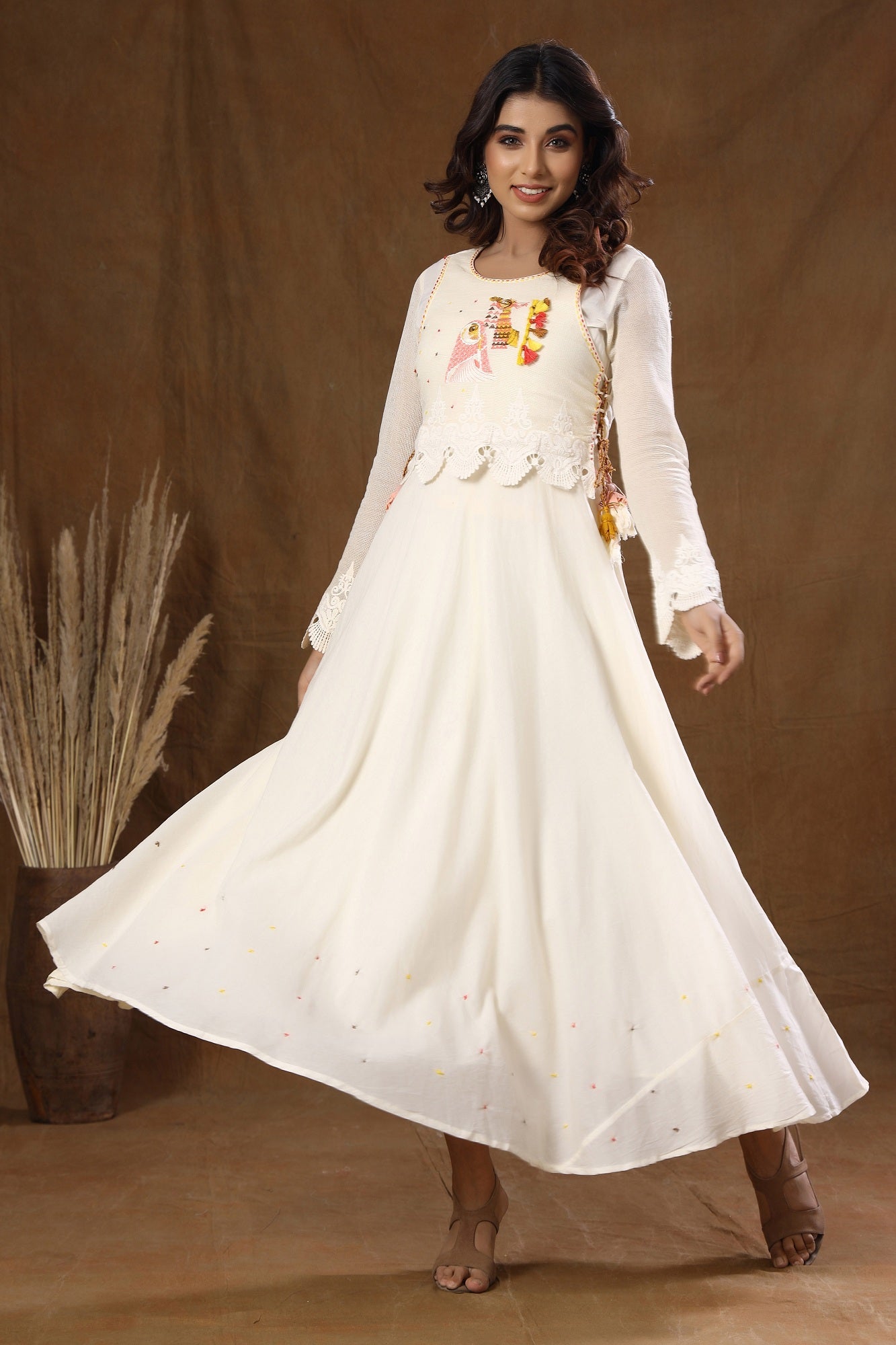 Kaajh Off White Thread Embroidery Kurta For Women - Distacart