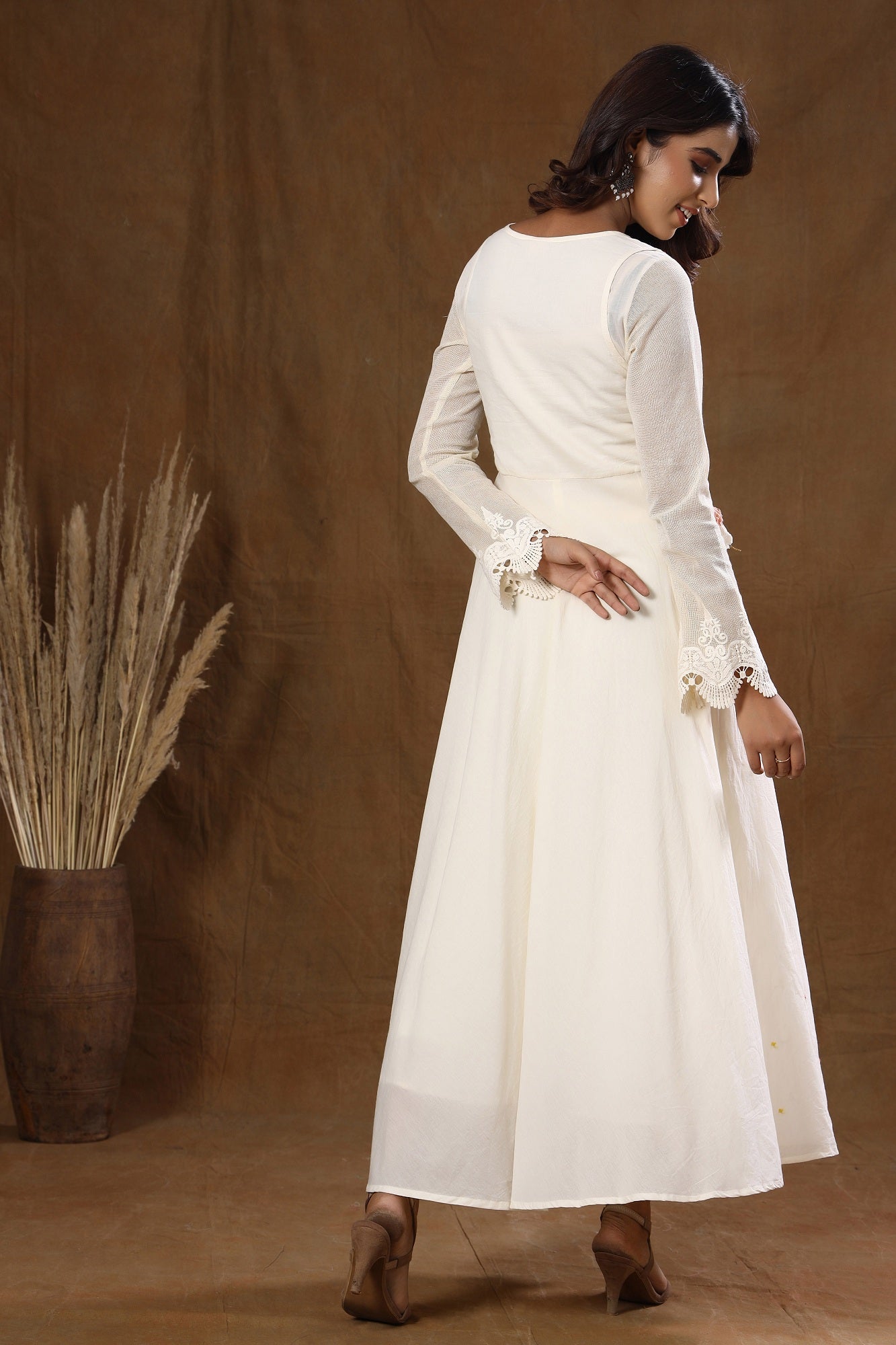 Kaajh Off White Thread Embroidery Kurta For Women - Distacart