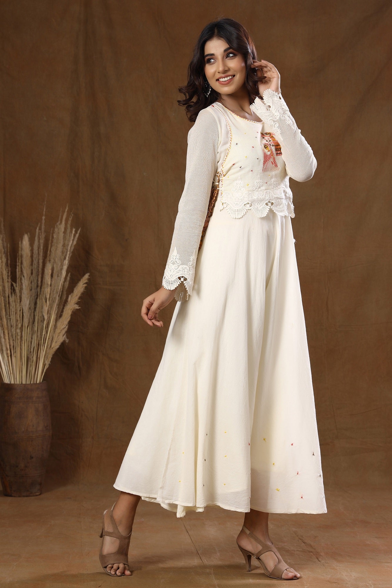 Kaajh Off White Thread Embroidery Kurta For Women - Distacart