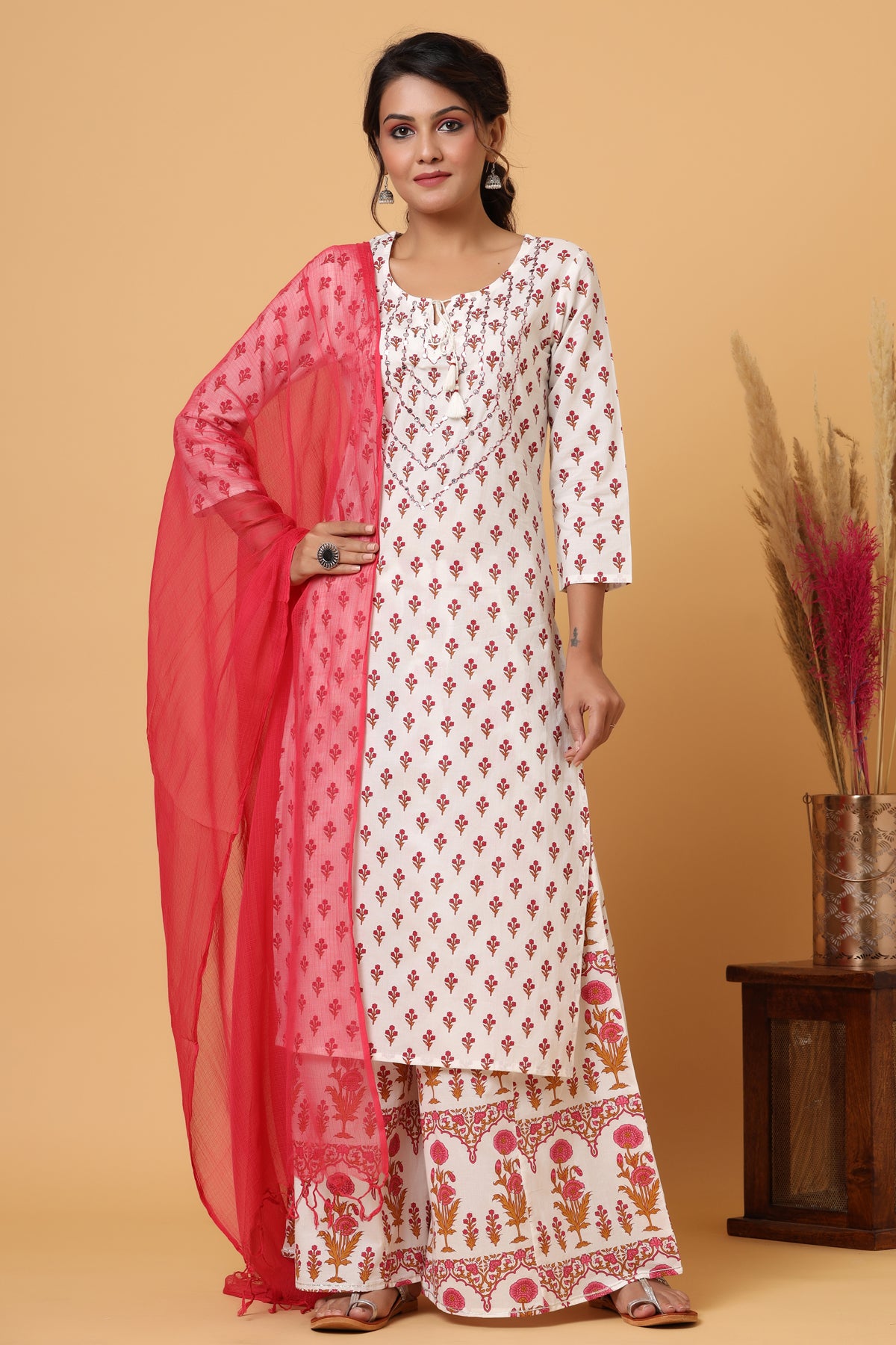 Kaajh Women's White Red Floral Print Suit Set - Distacart