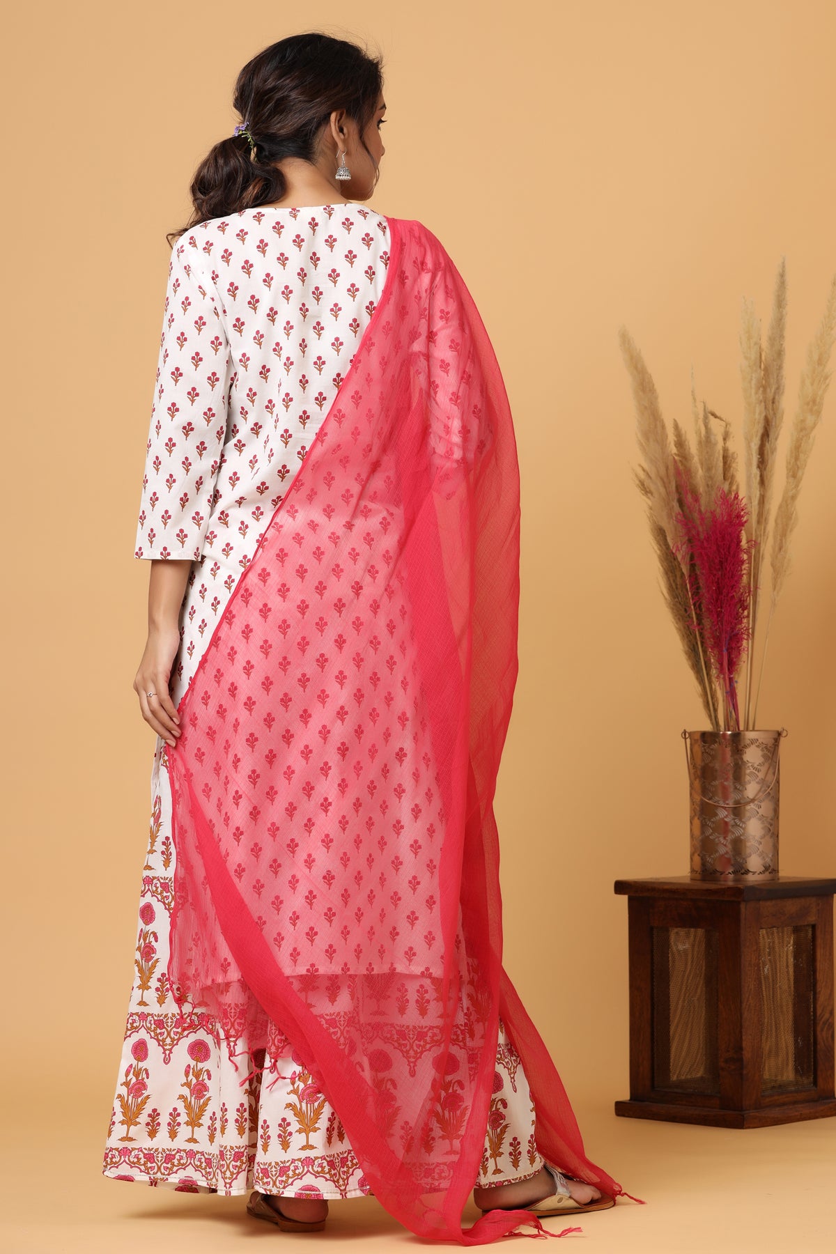 Kaajh Women's White Red Floral Print Suit Set - Distacart