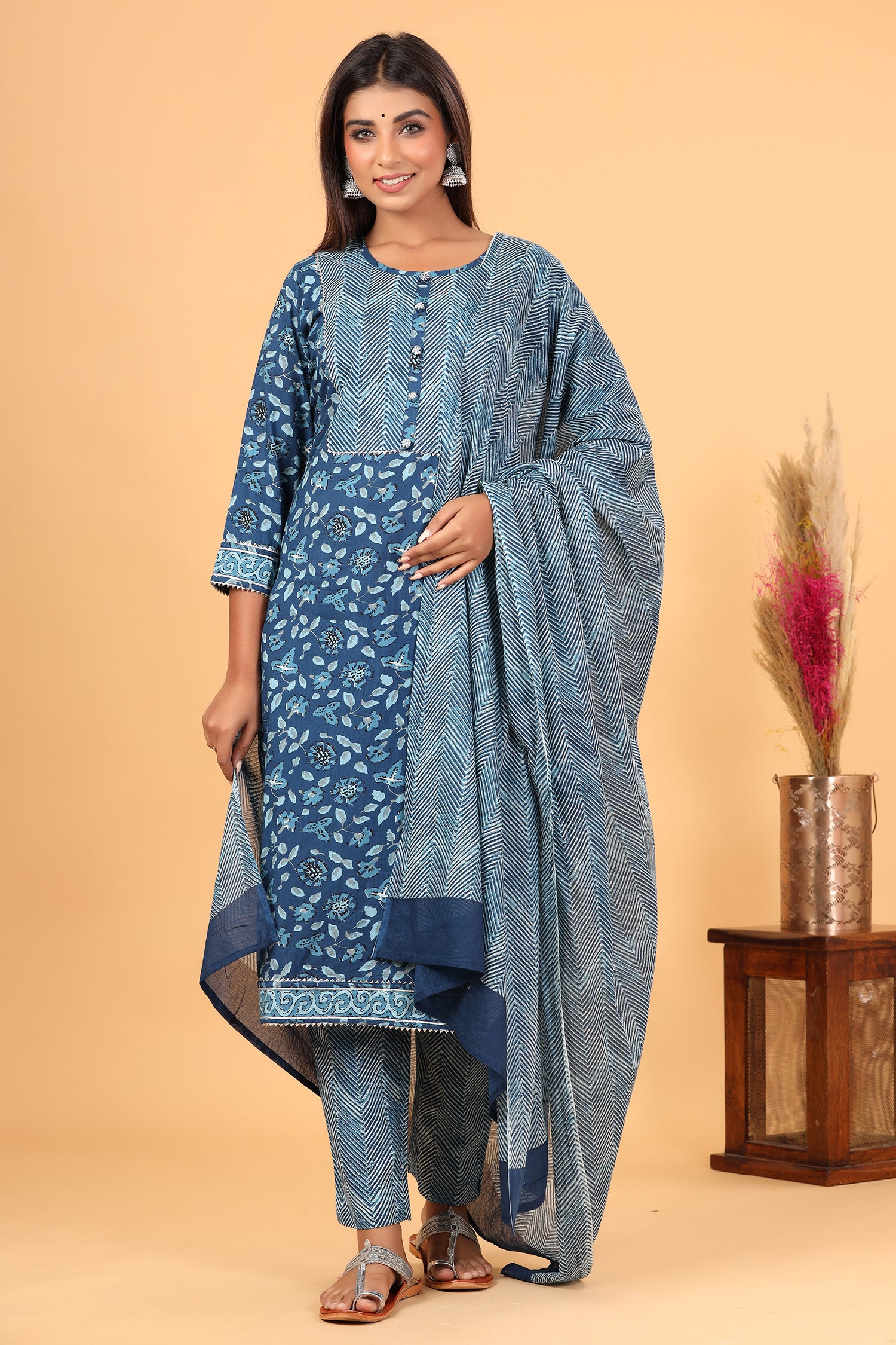 Kaajh Women's Blue Floral Print Suit Set - Distacart