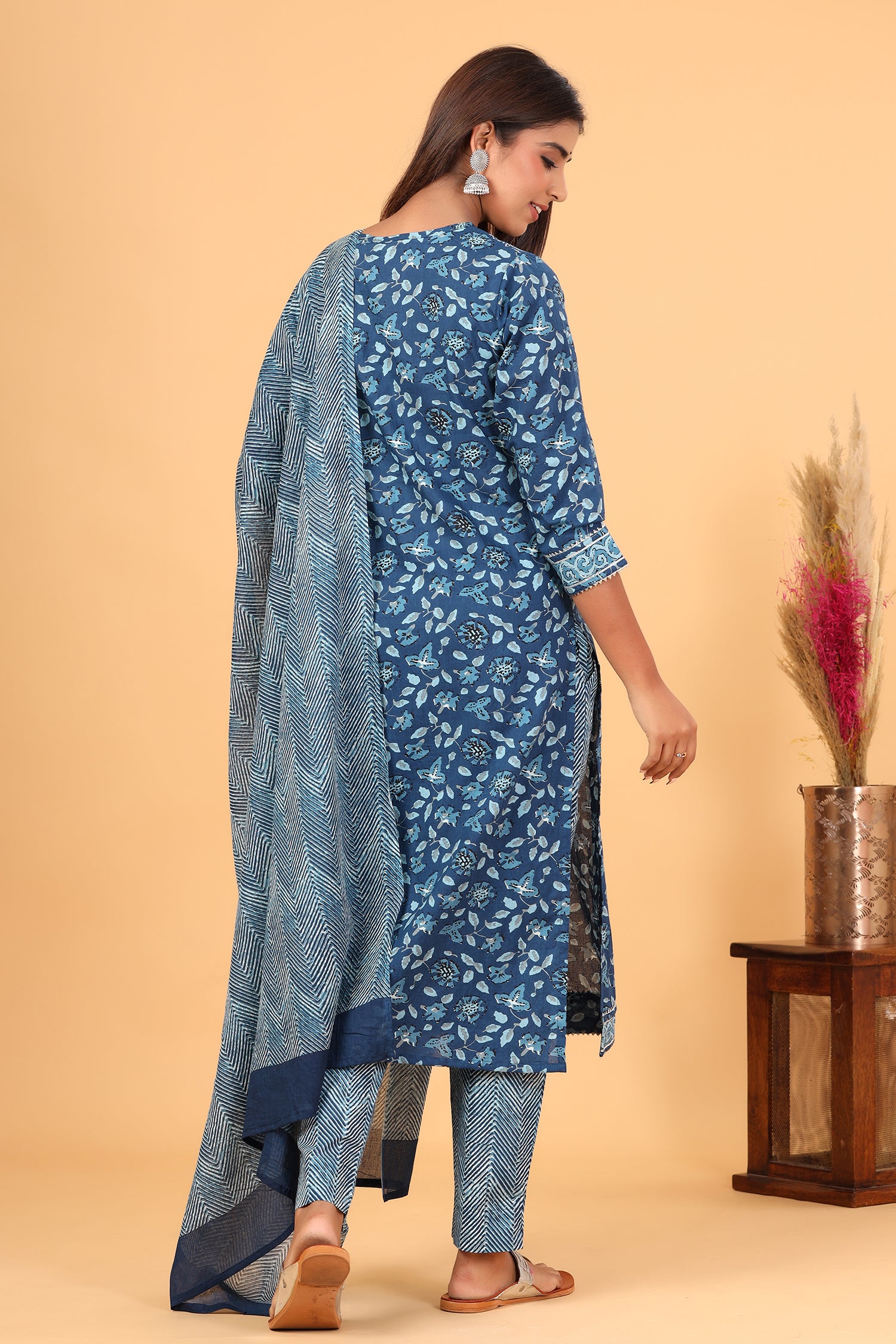 Kaajh Women's Blue Floral Print Suit Set - Distacart