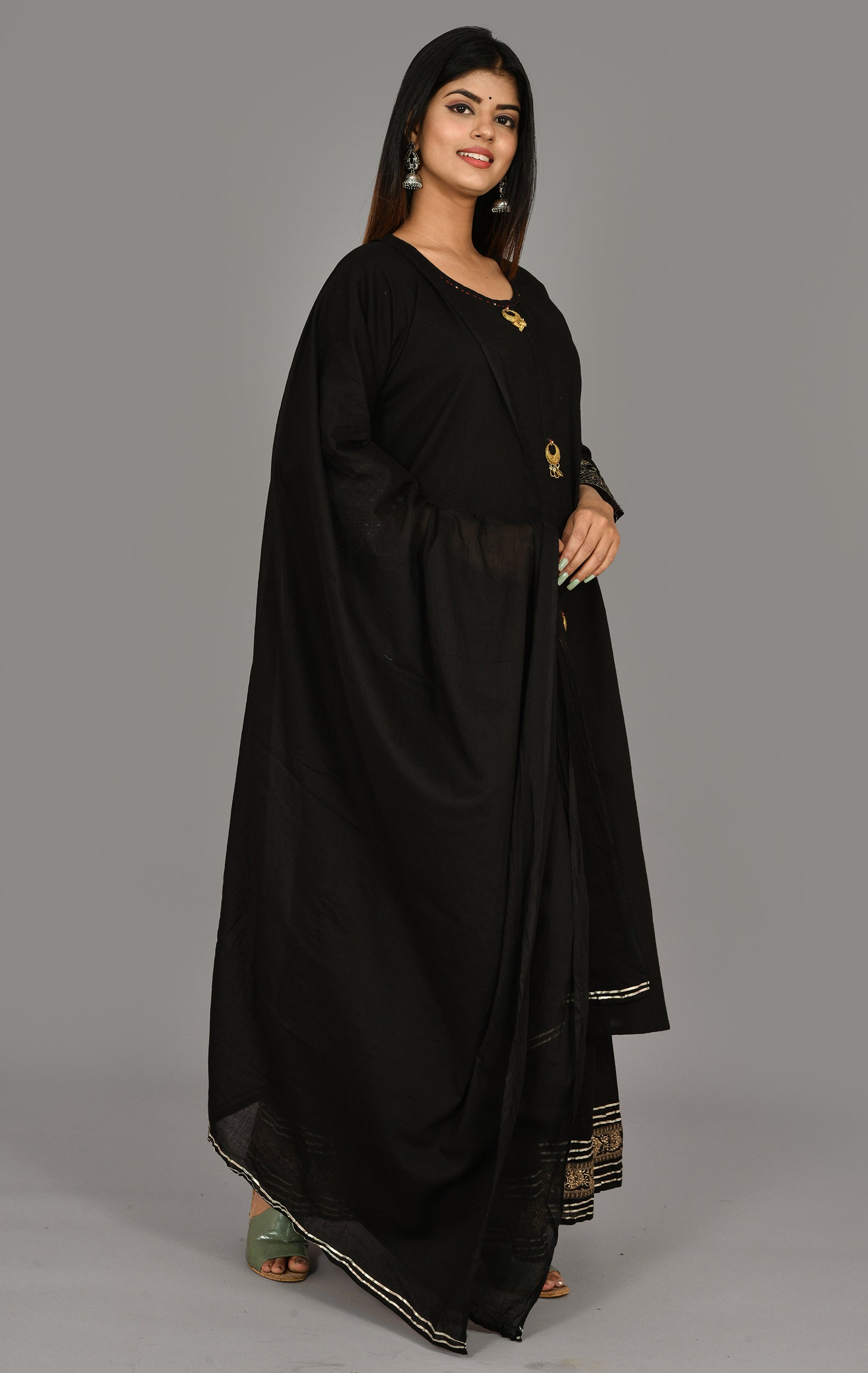 Kaajh Women's Black Metal Embellishment Printed Suit Set - Distacart