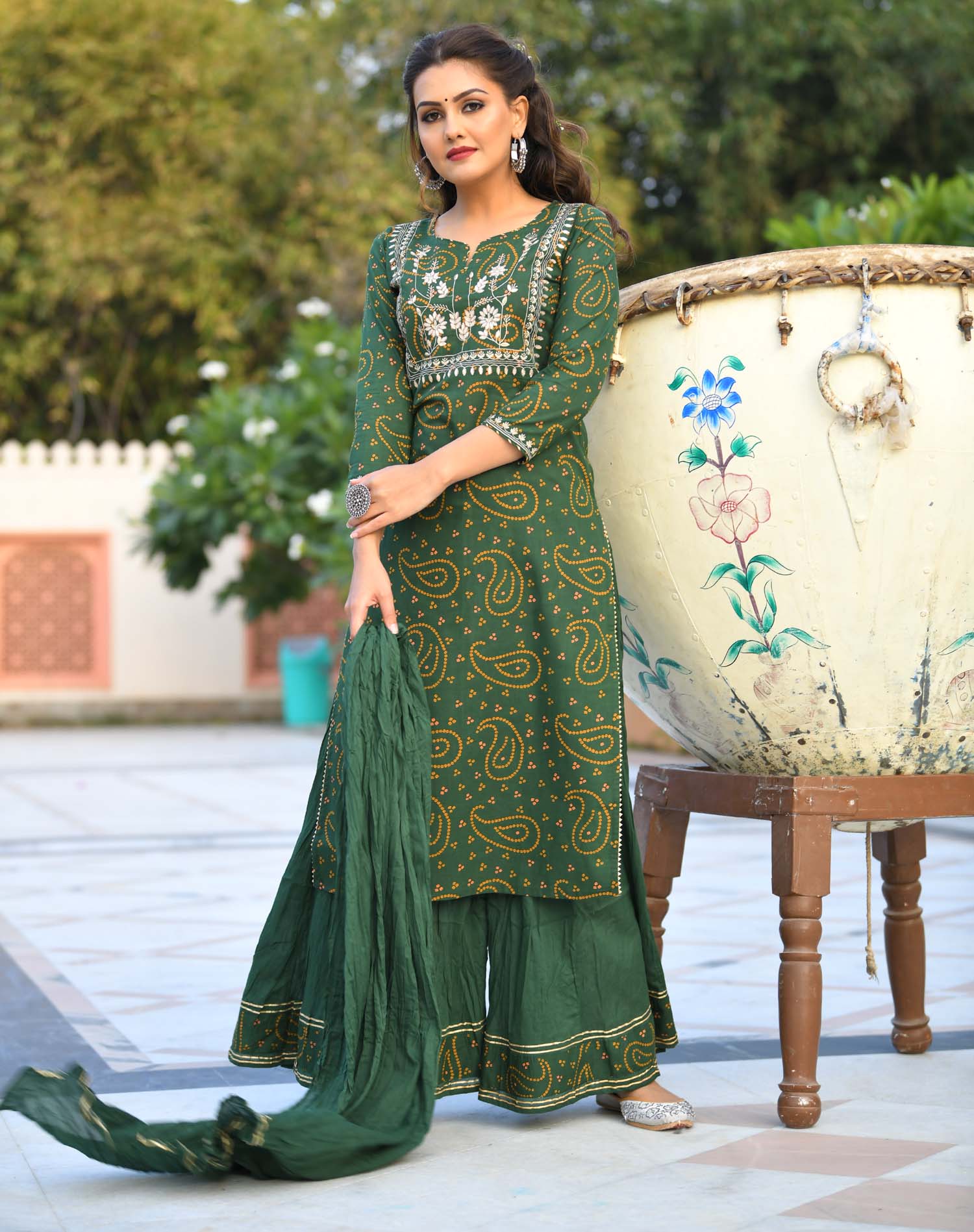 Kaajh Women's Green Bandhej Print Suit Set - Distacart