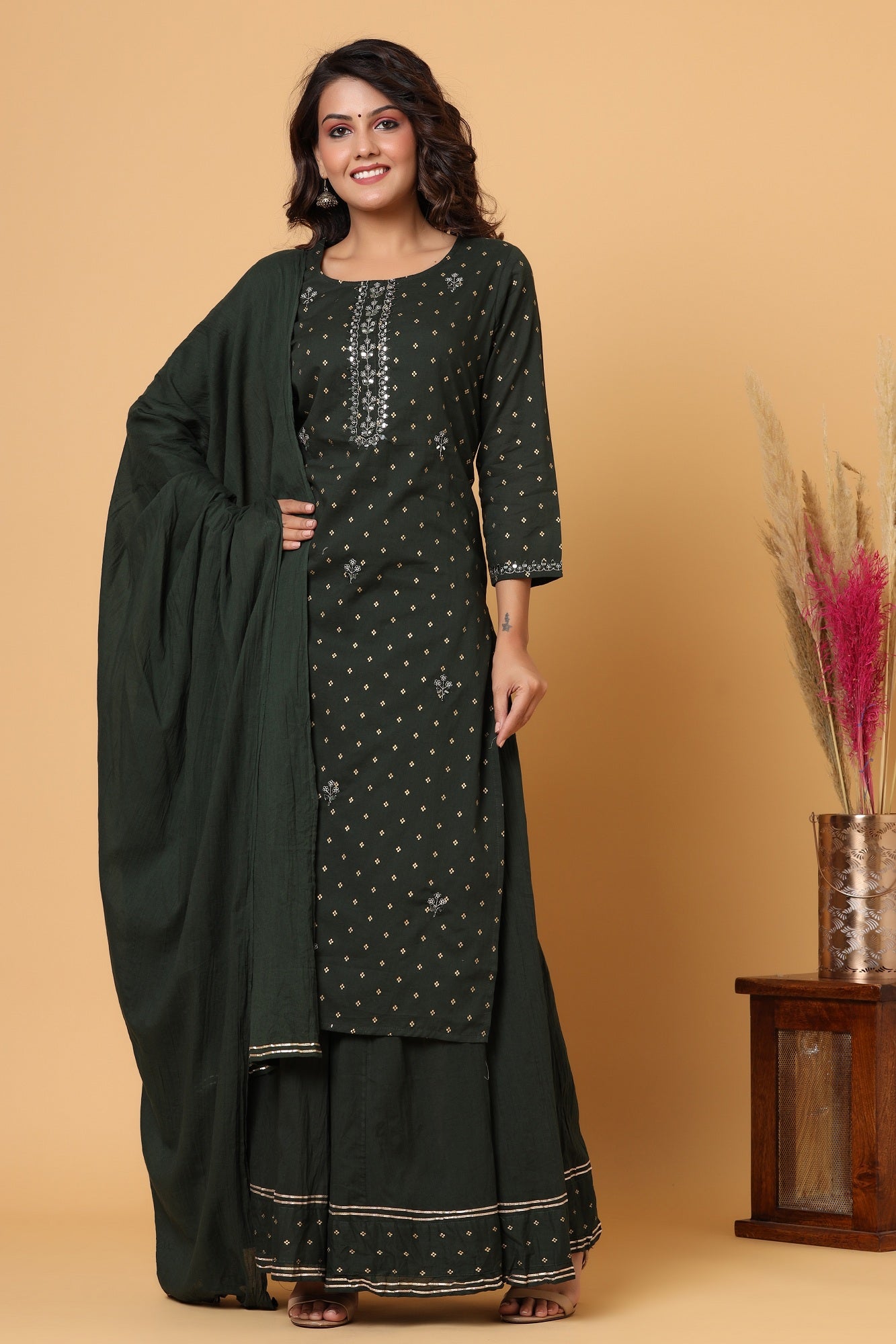 Kaajh Women's Green Gold Print Suit Set - Distacart