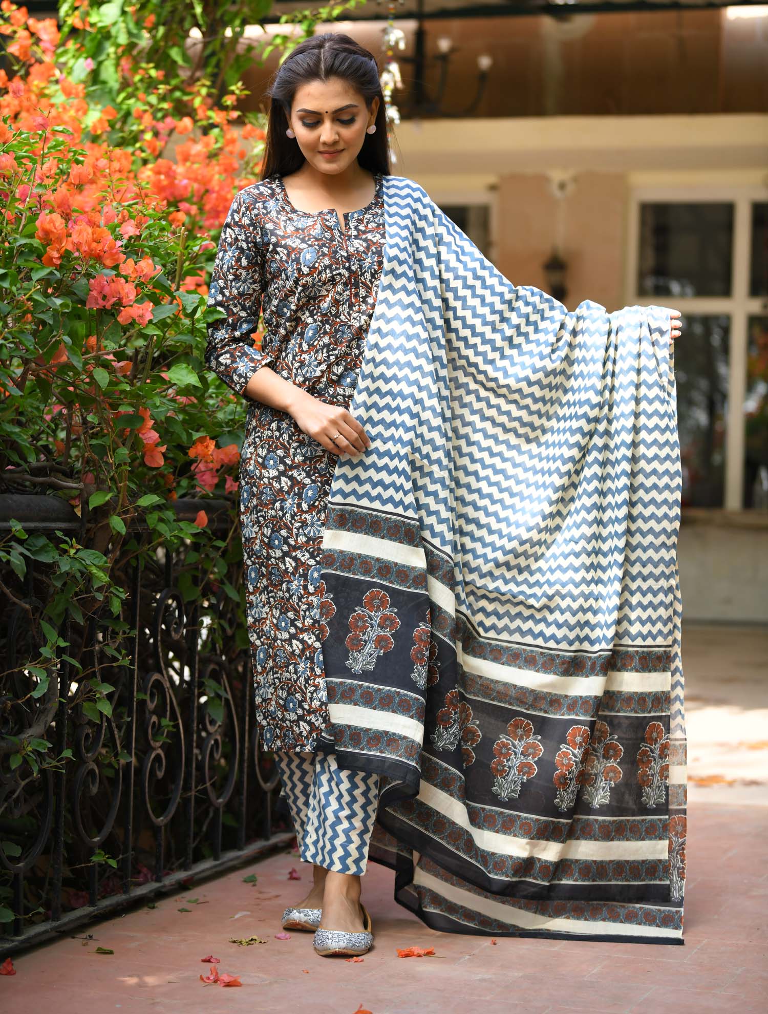 Kaajh Women's Black Floral Print Suit Set - Distacart