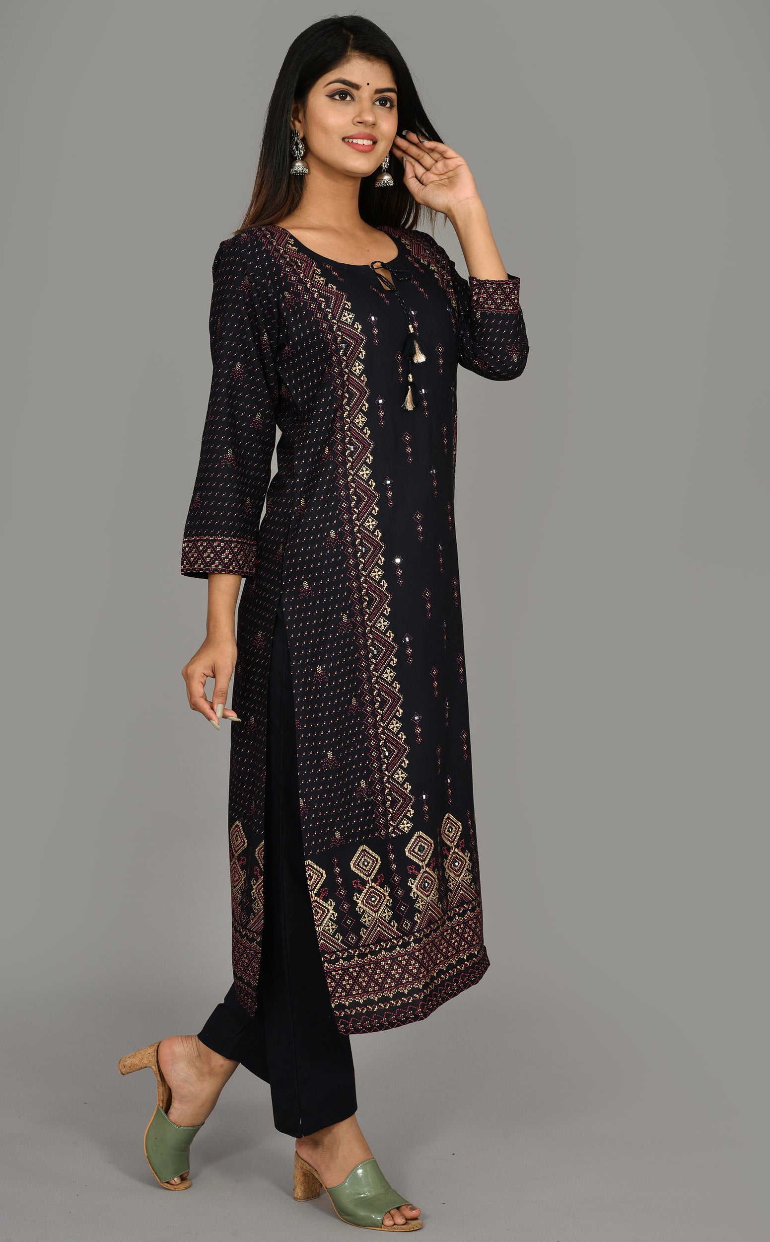 Kaajh Women's Blue Gold Printed Kurta Pant Set - Distacart